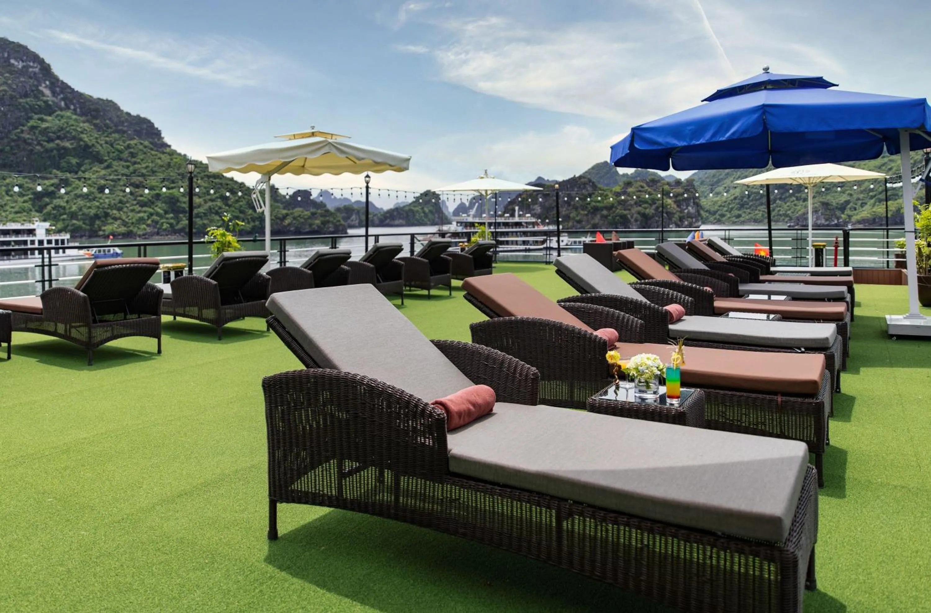 Day in Doris Cruise by HAG