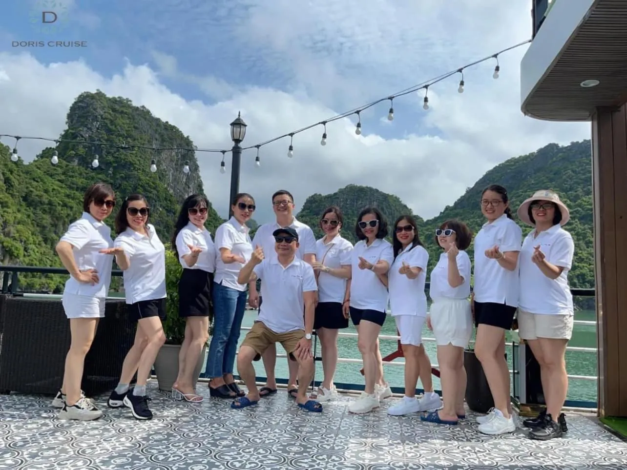 People in Doris Cruise by HAG