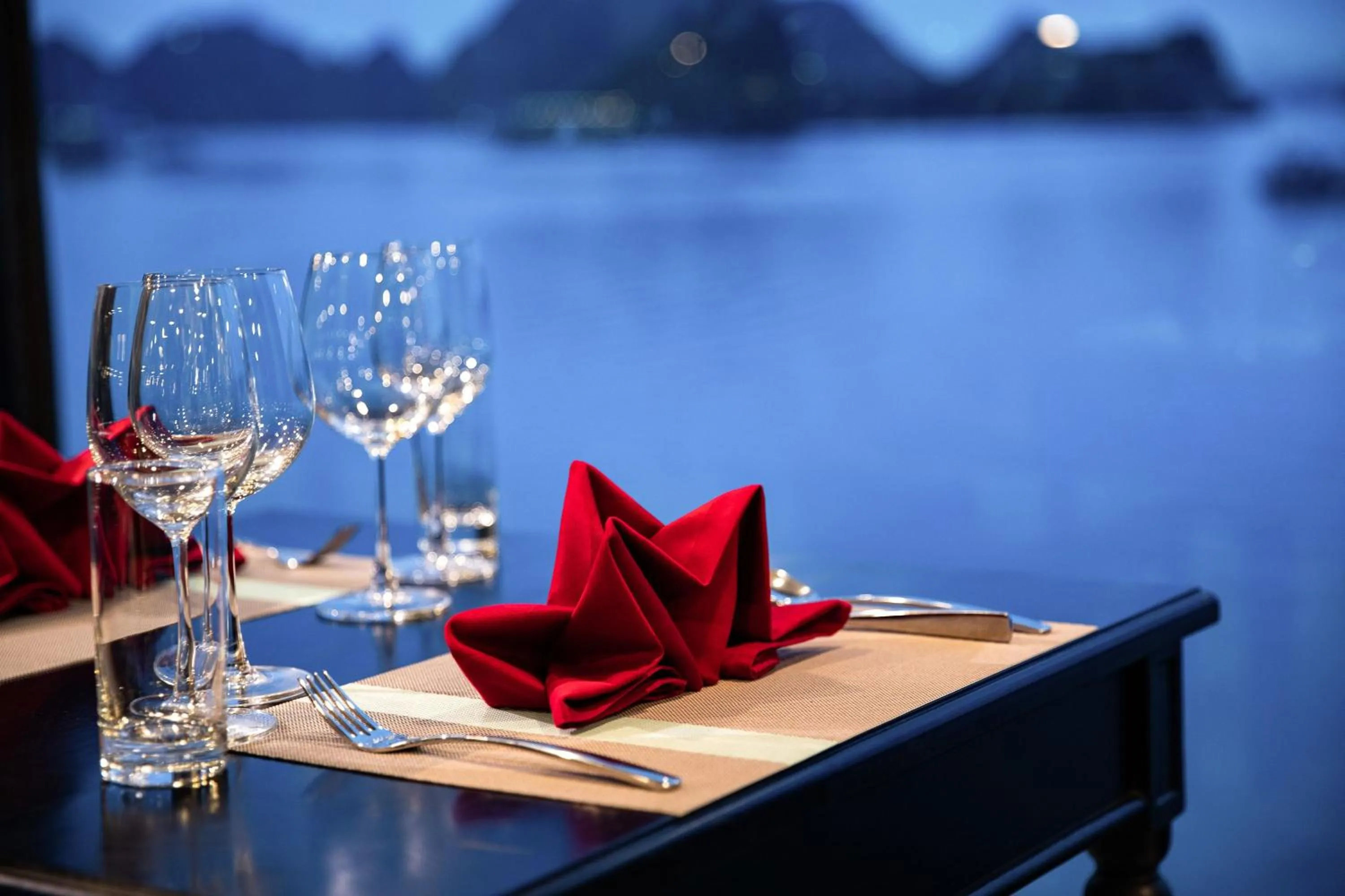 Restaurant/places to eat in Doris Cruise by HAG