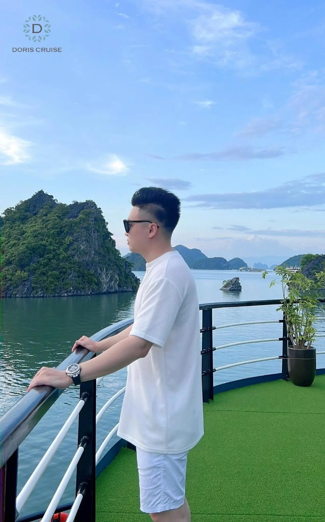 People in Doris Cruise by HAG