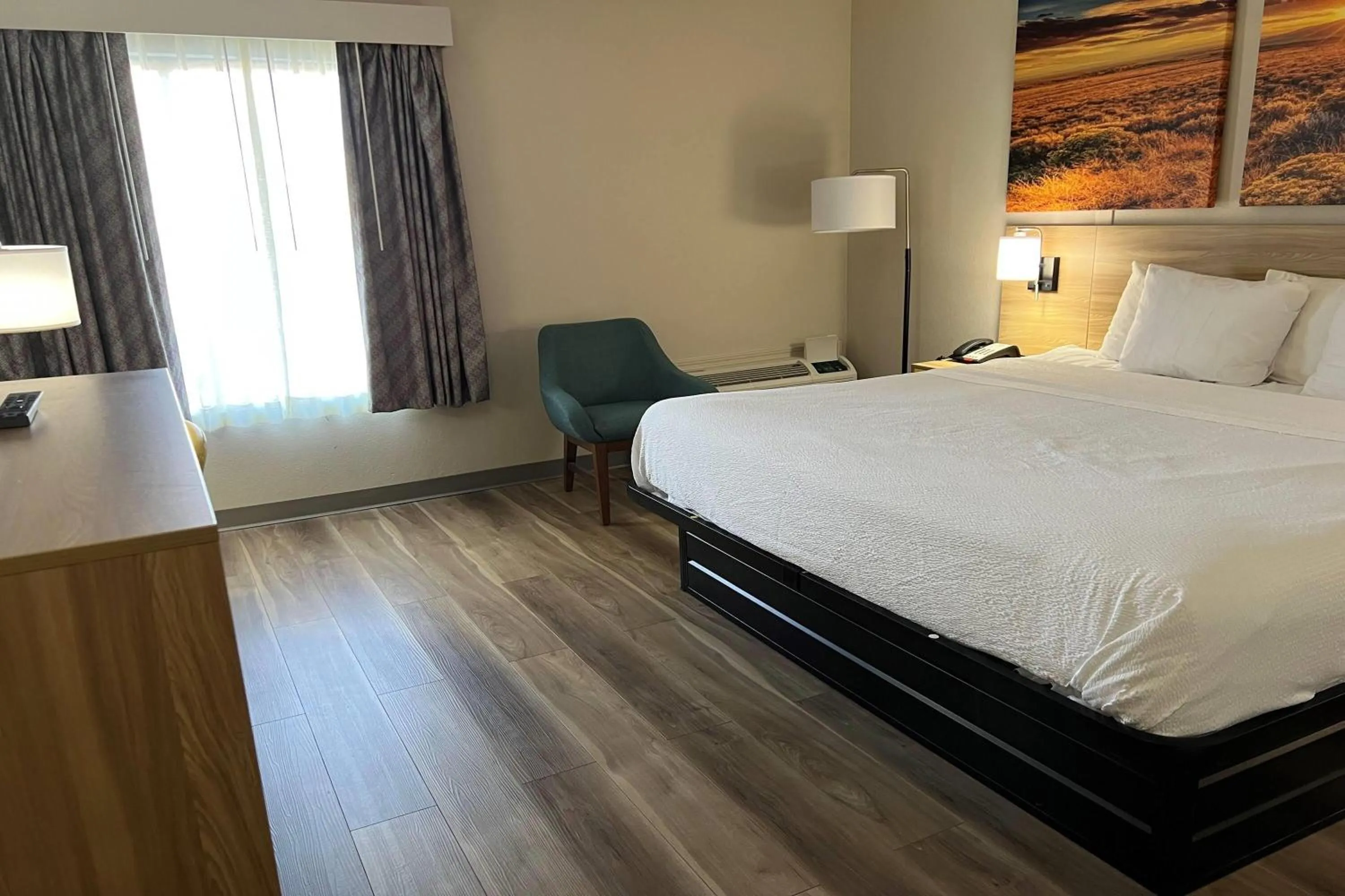 Photo of the whole room, Bed in Days Inn by Wyndham Norman
