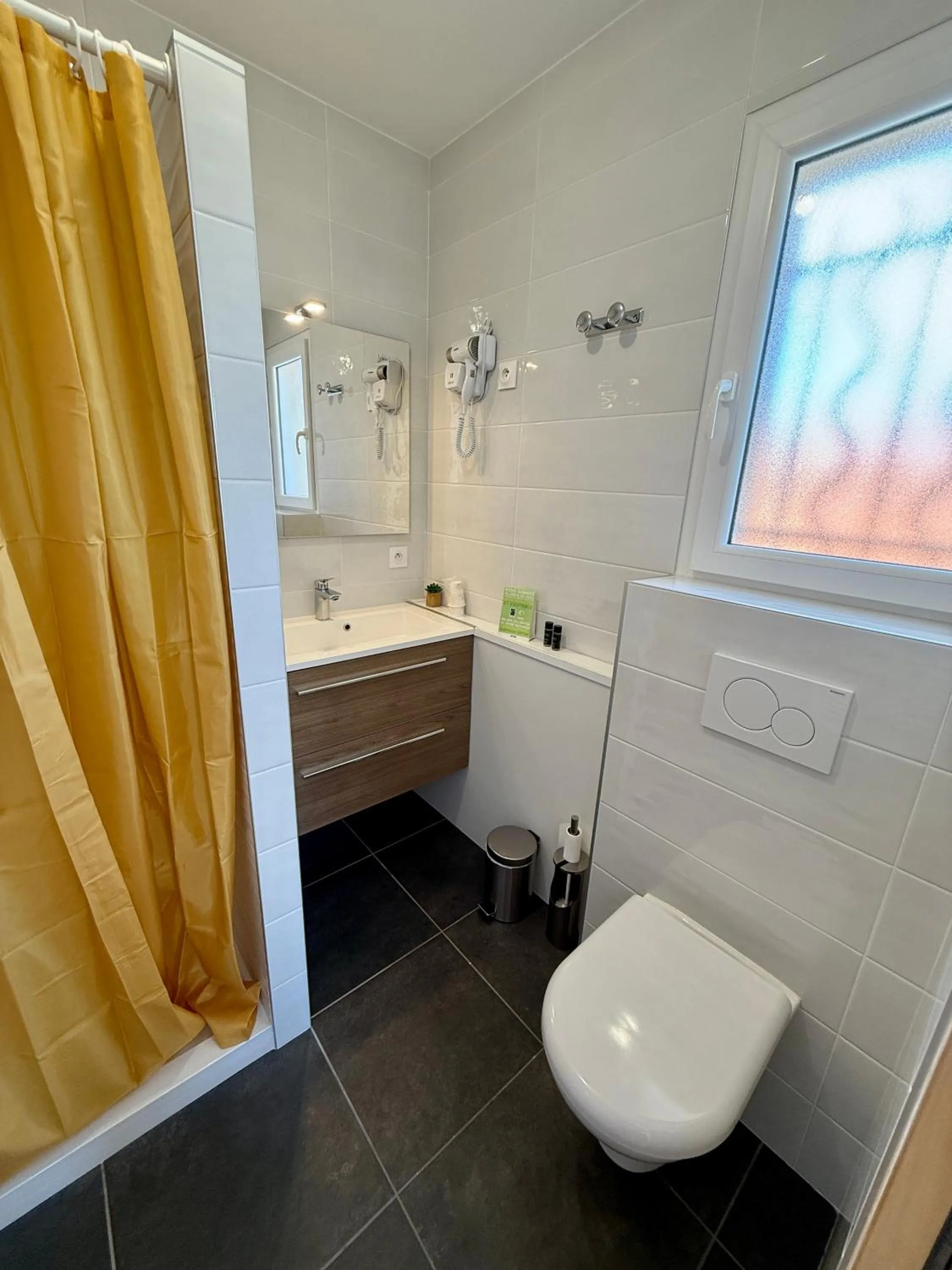 Shower in Chambres d'hôtes Grange Debout