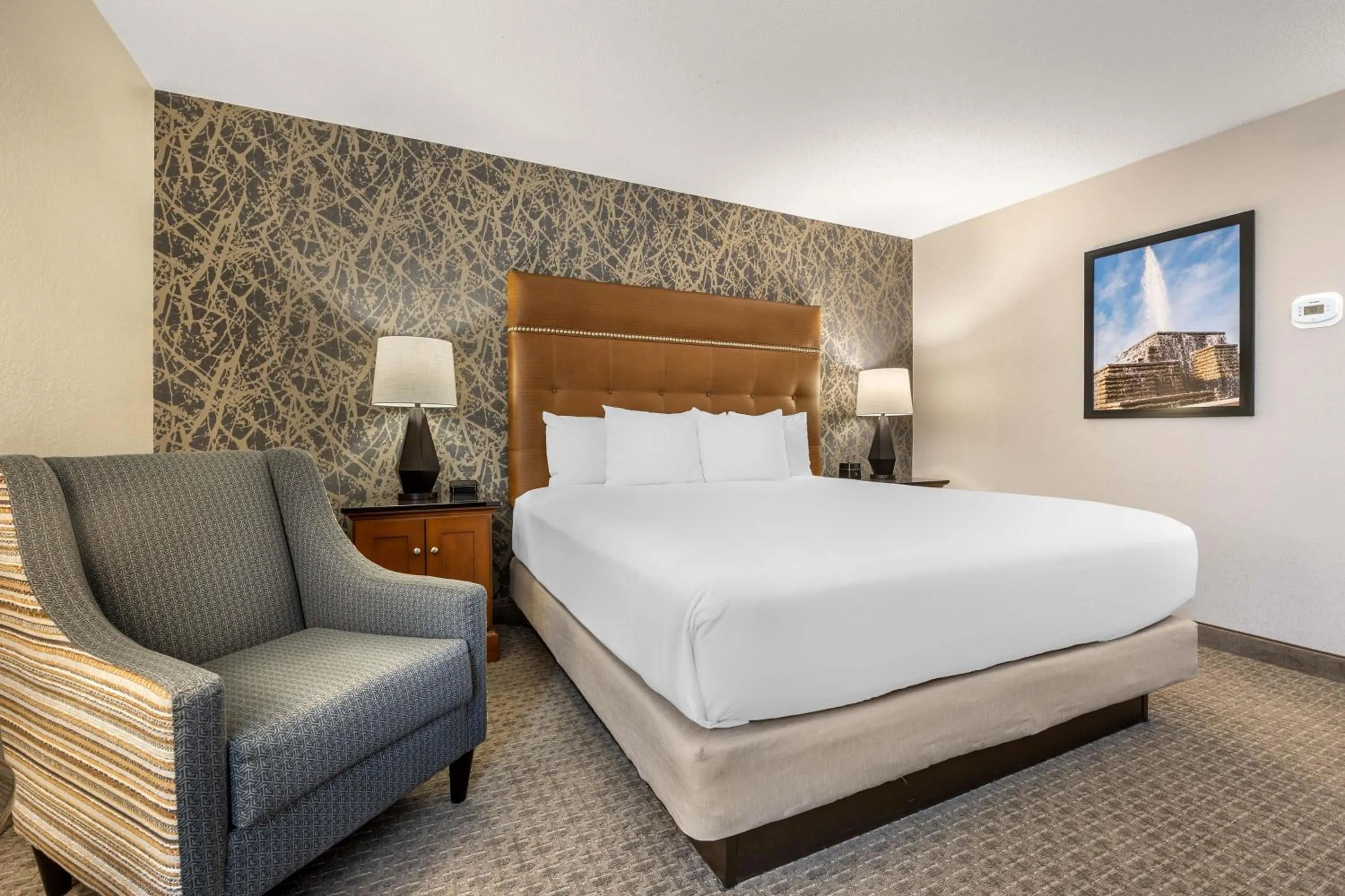 Bedroom, Bed in Drury Inn & Suites Springfield MO