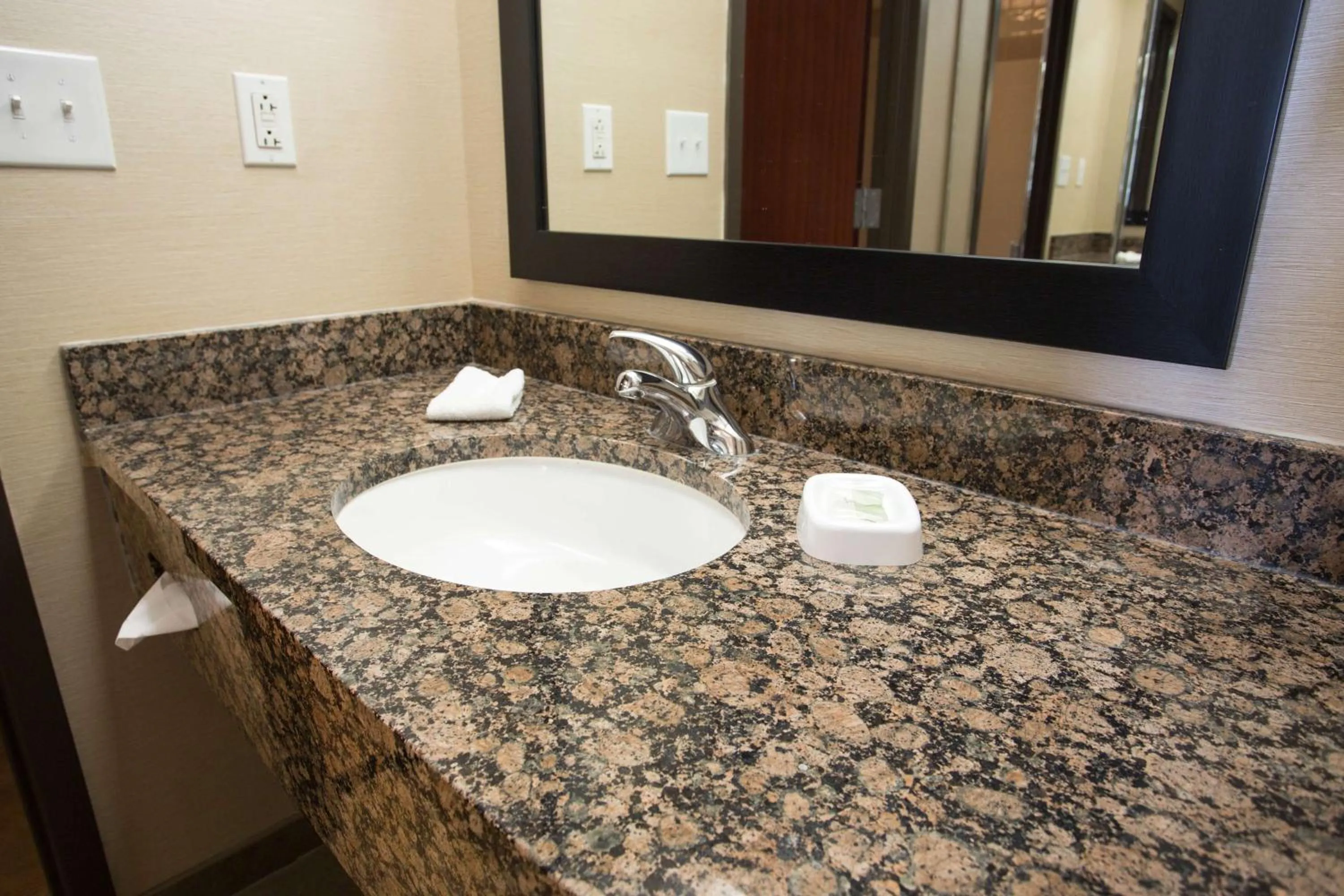 Superior King Room with Spa Bath in Drury Inn & Suites Springfield MO