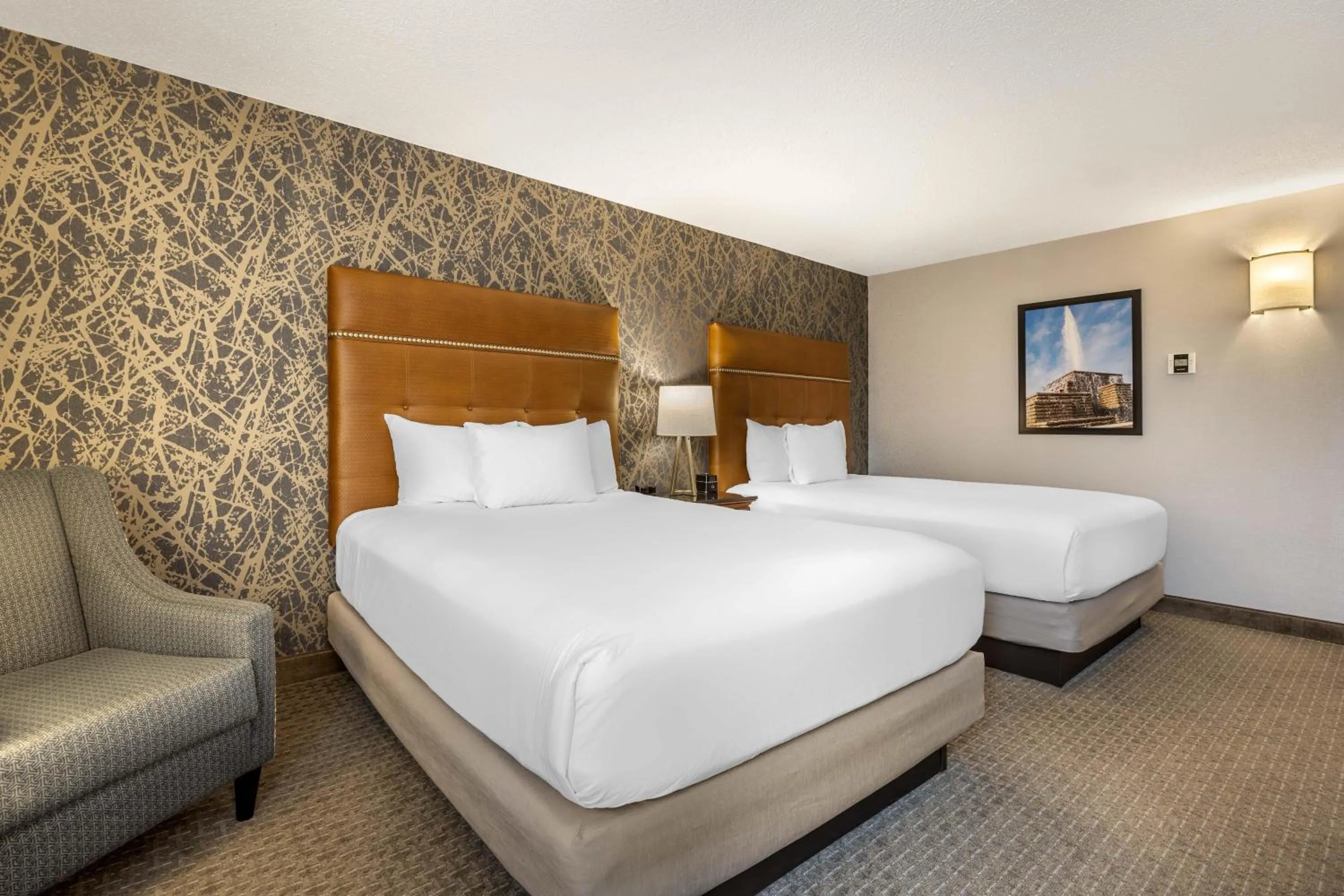 Bedroom, Bed in Drury Inn & Suites Springfield MO