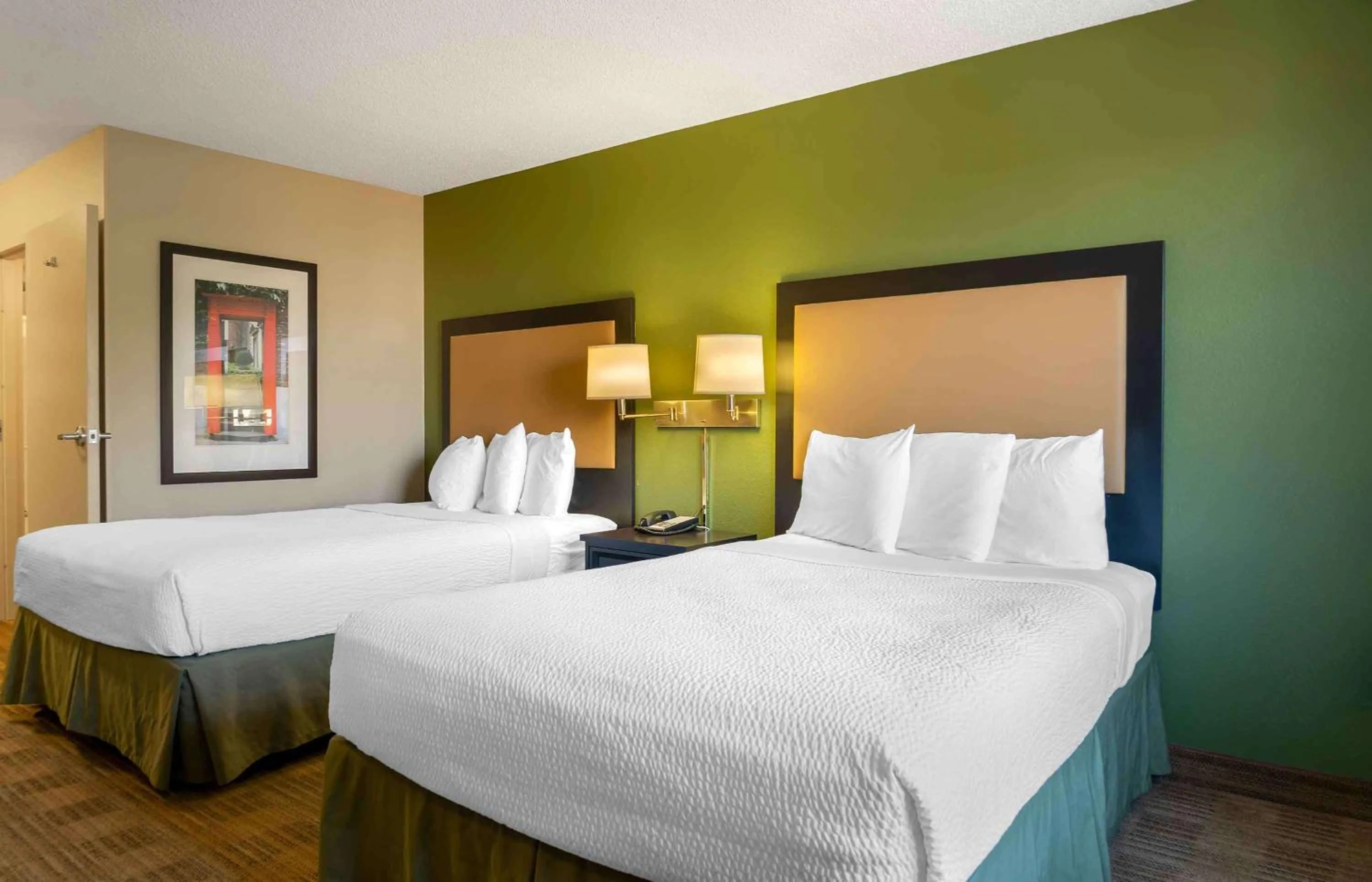 Bedroom, Bed in Extended Stay America Suites - Detroit - Metropolitan Airport