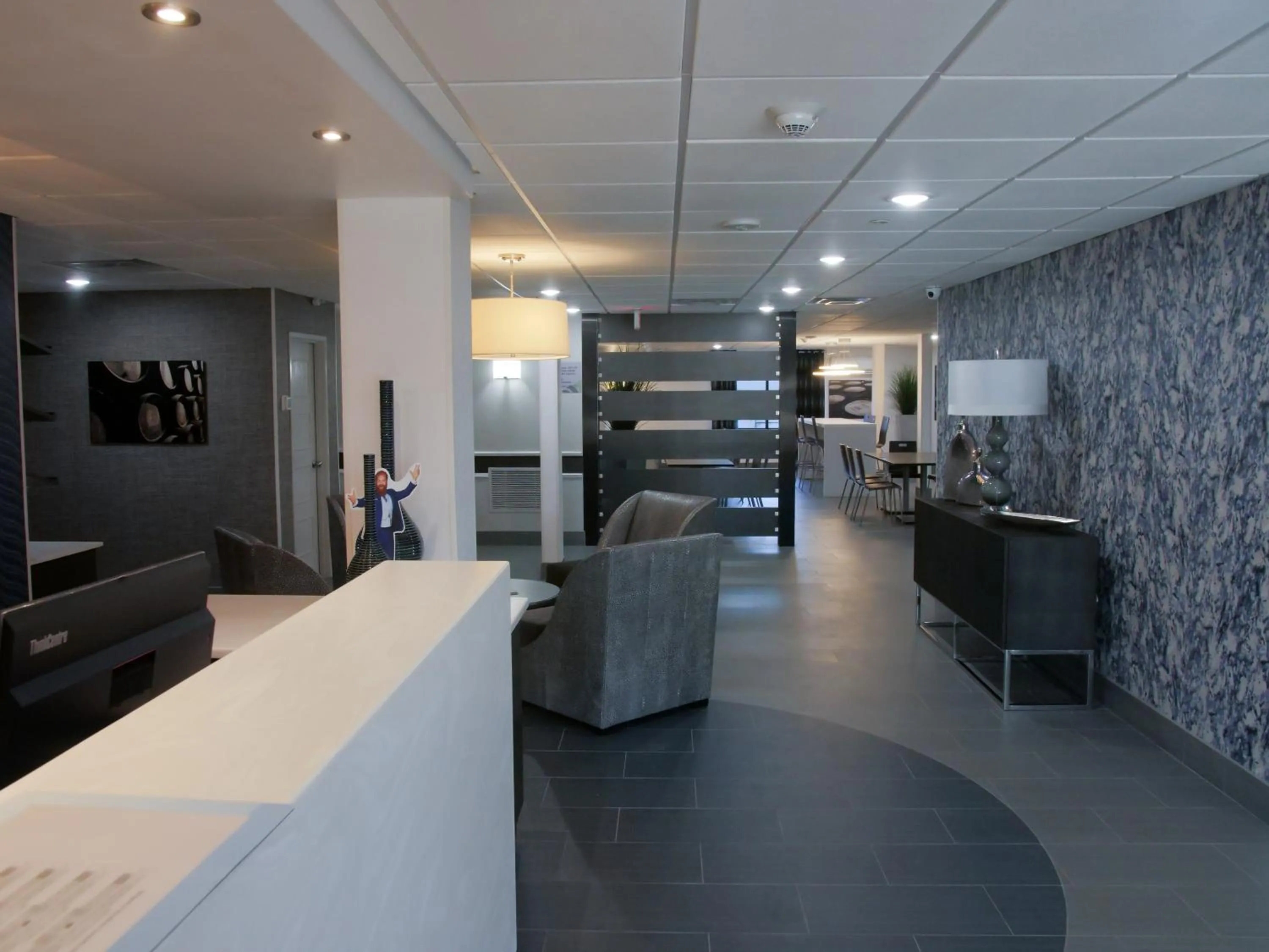 On-site shops in Wingate by Wyndham Louisville Airport Expo Center