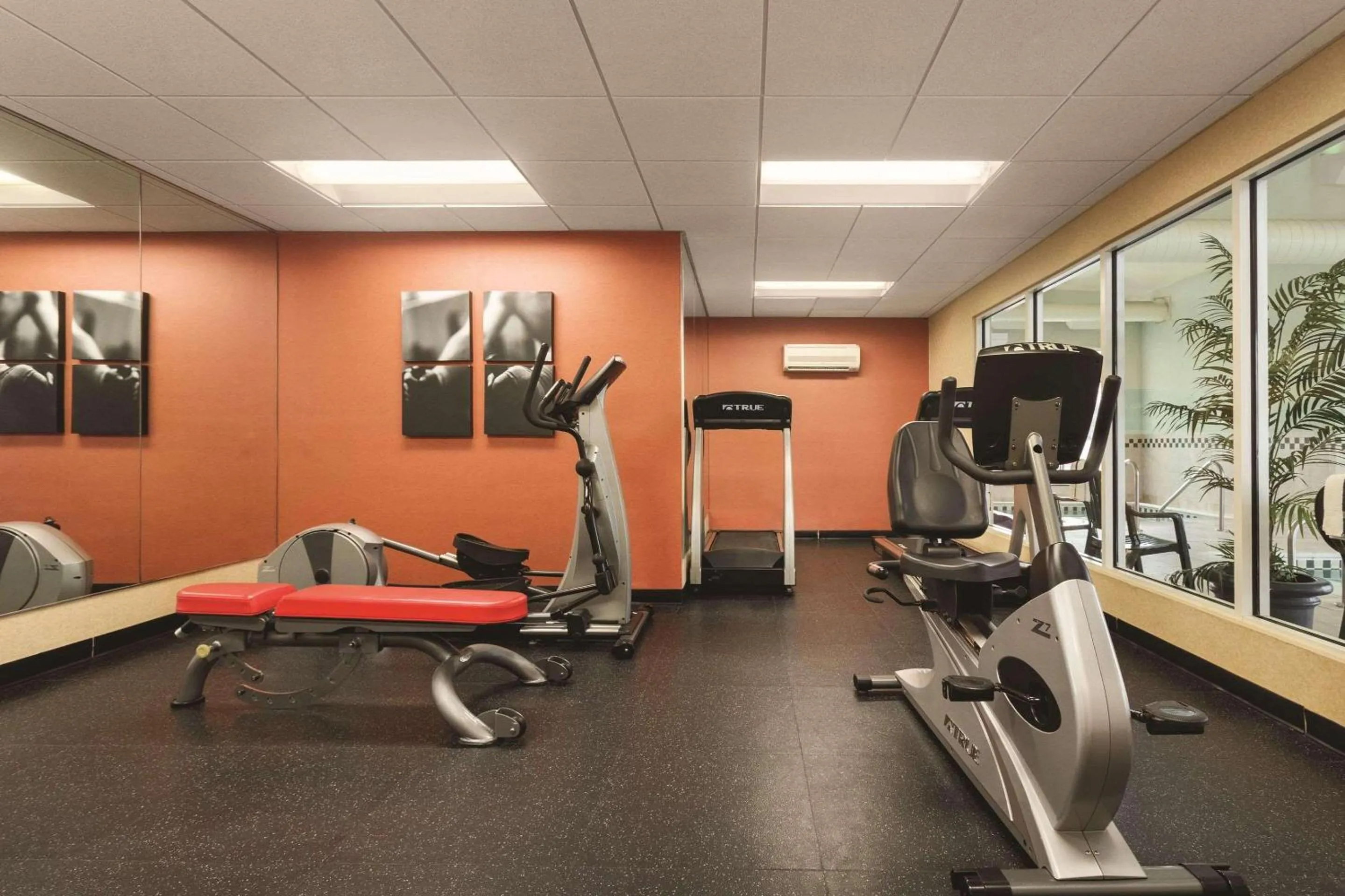 Fitness centre/facilities in Country Inn & Suites by Radisson, Bentonville South - Rogers, AR