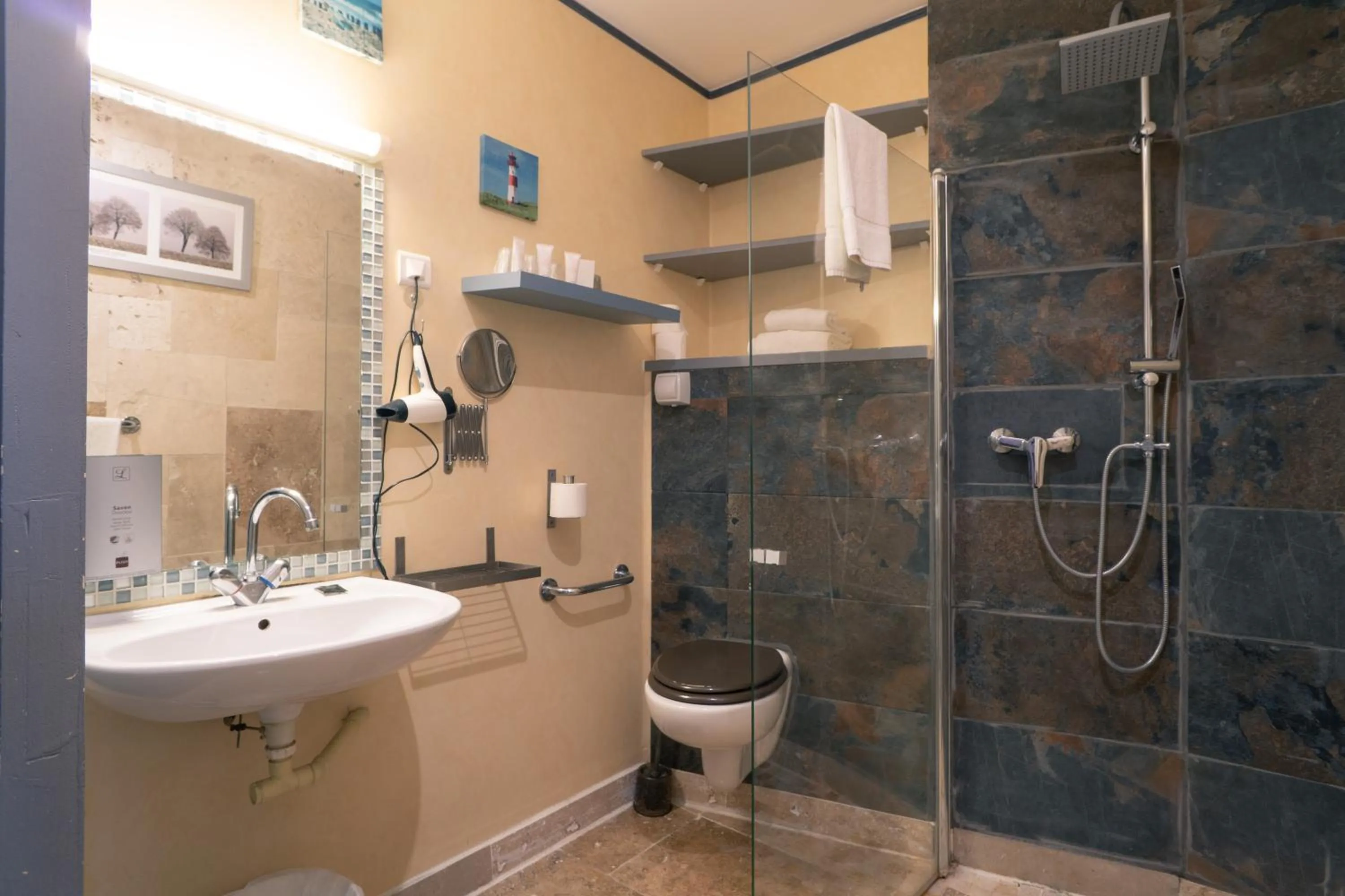 Le President-Gare Nimes Pont Du Gard