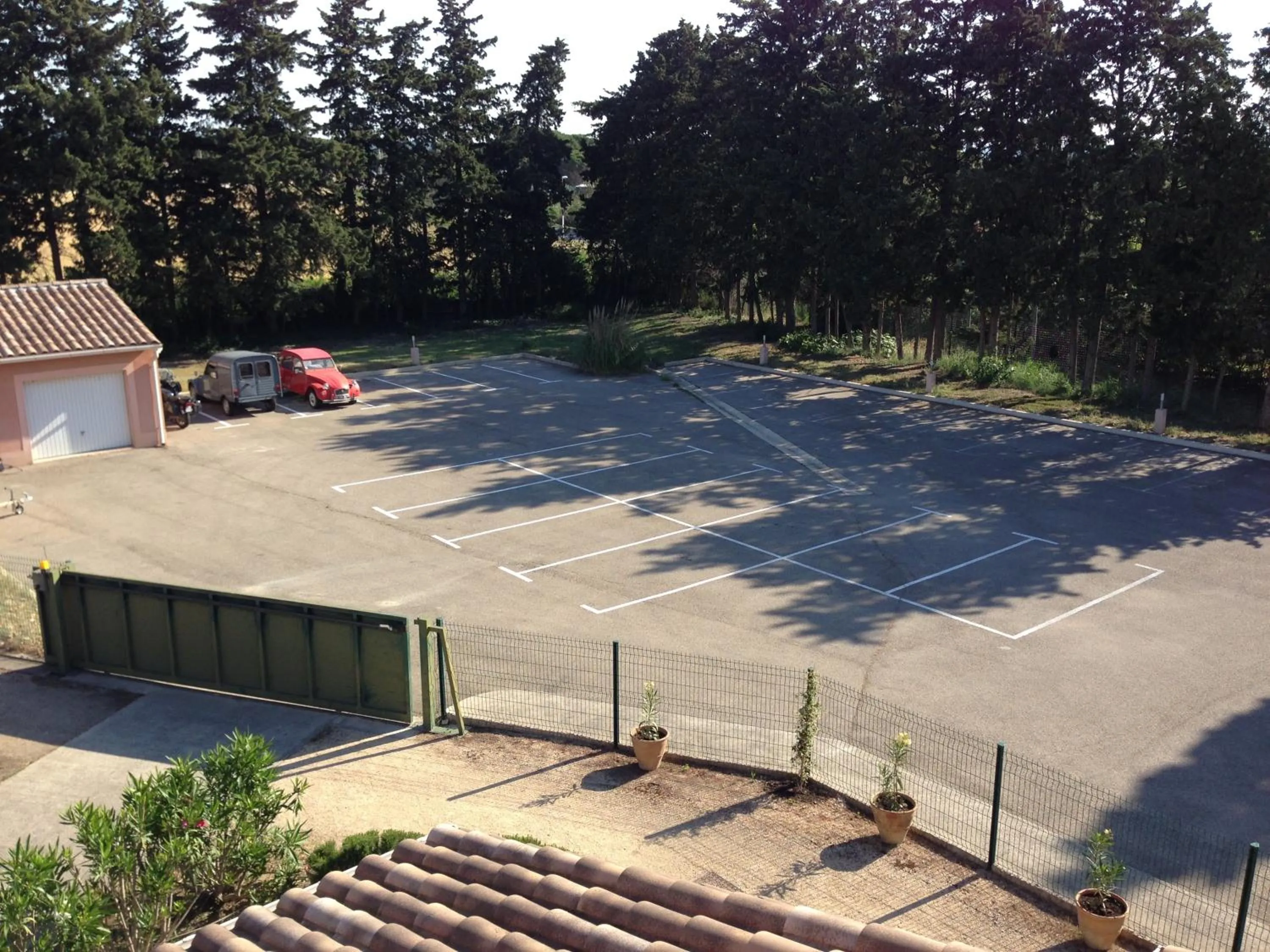 Facade/entrance in Le President-Gare Nimes Pont Du Gard
