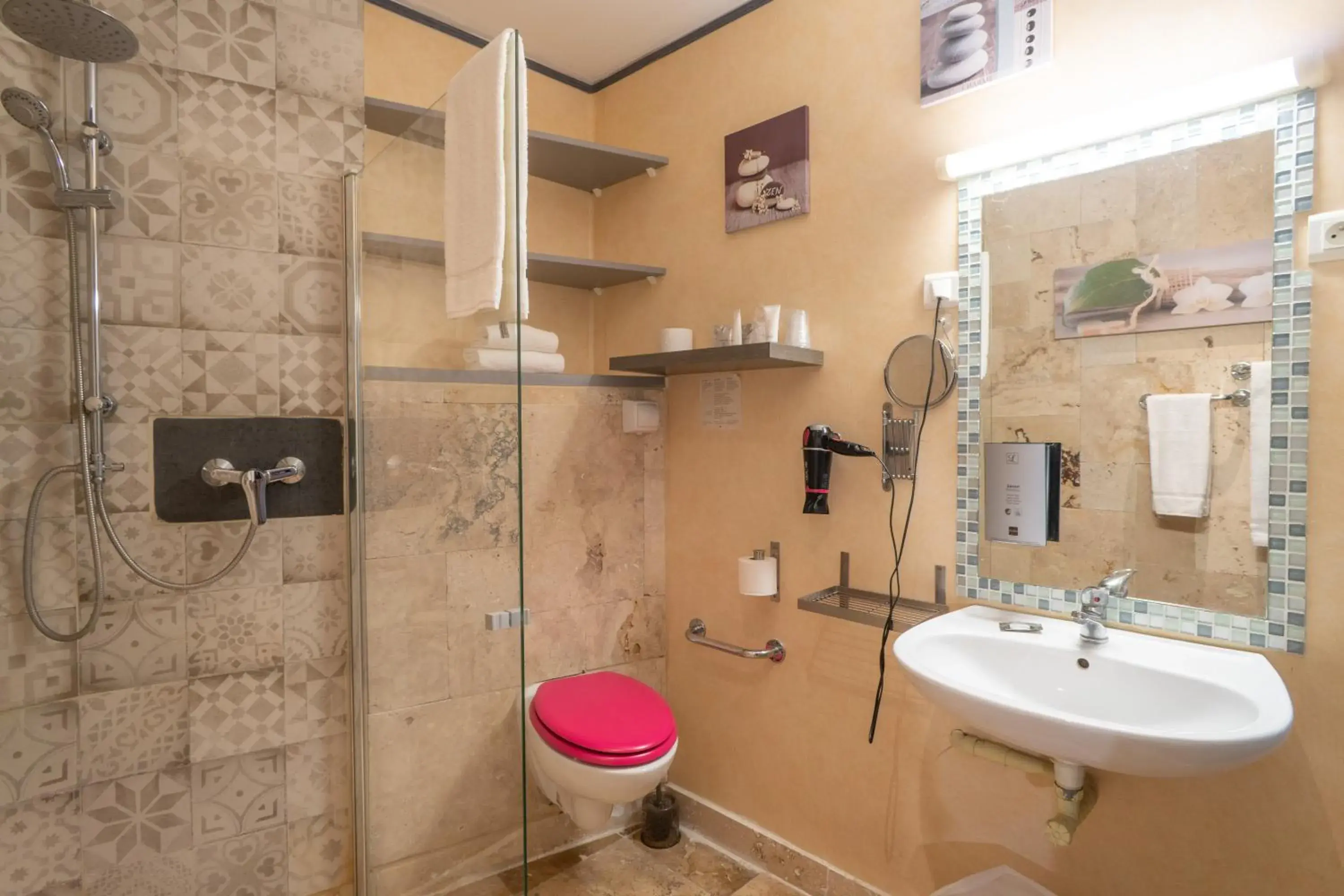 Double Room in Le President-Gare Nimes Pont Du Gard Double Room in Le President-Gare Nimes Pont Du Gard