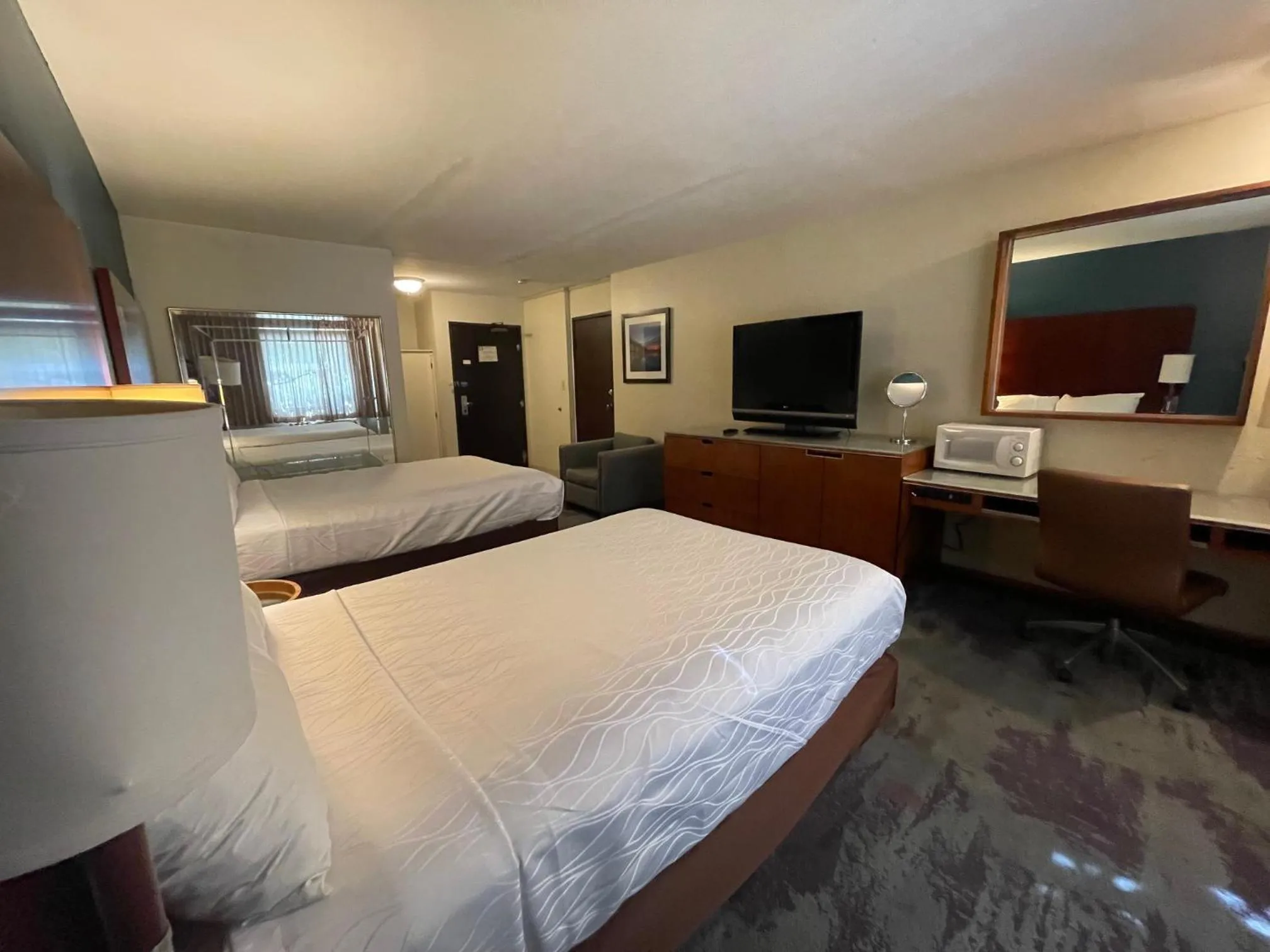 Photo of the whole room, Bed in Studio 6 San Pedro, CA Port of Los Angeles