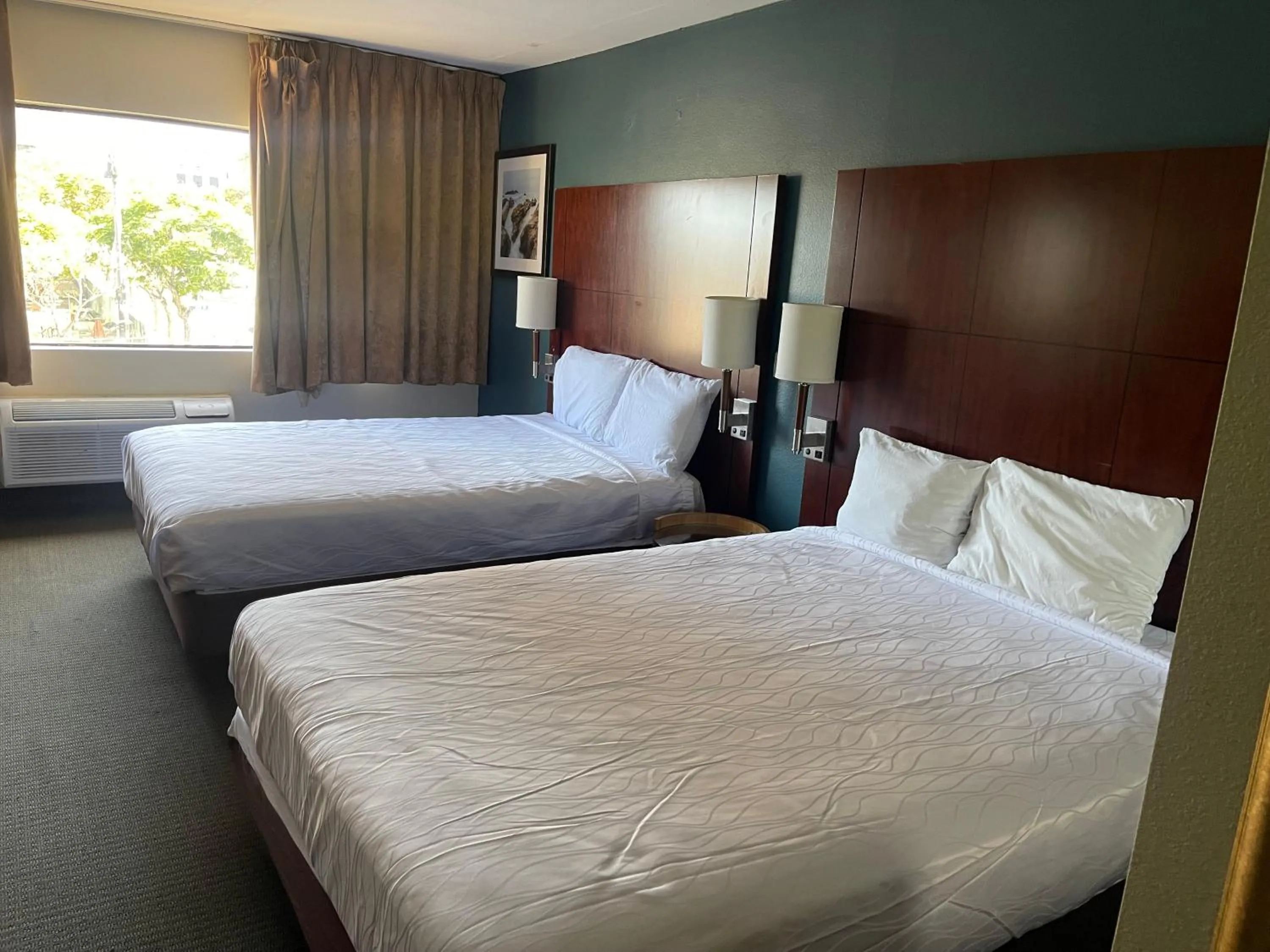 Bed in Studio 6 San Pedro, CA Port of Los Angeles