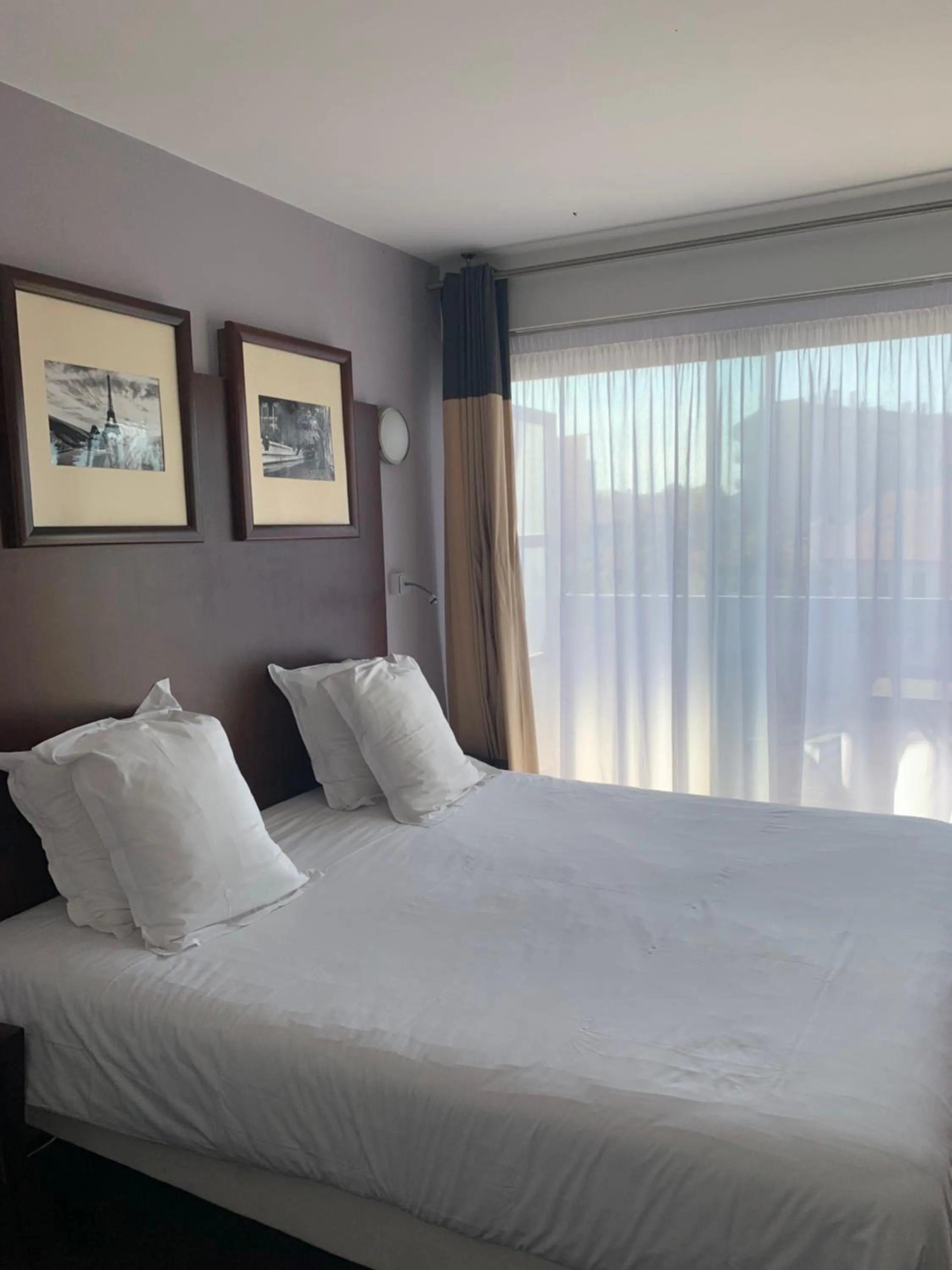 Balcony/Terrace, Bed in Hôtel Du Centre Annemasse