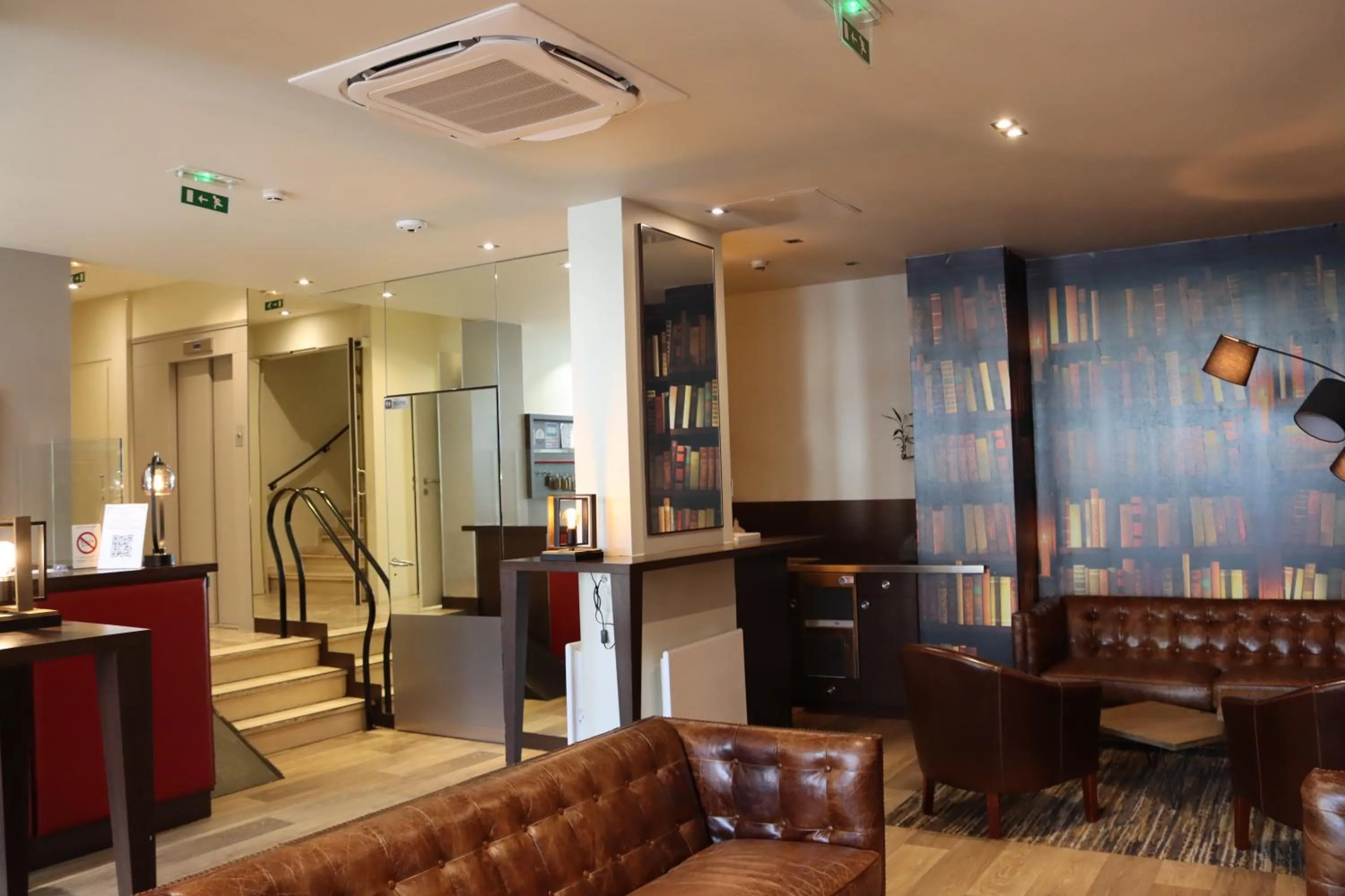 Lobby or reception in Hôtel Du Centre Annemasse