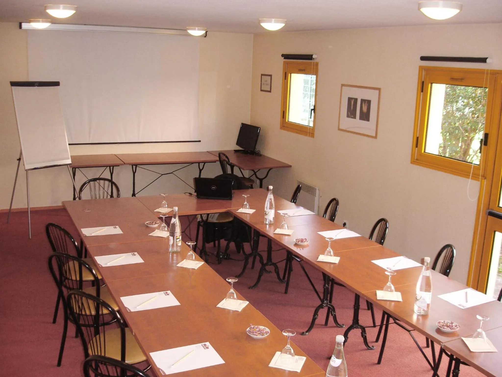 Business facilities in Adams Hotel