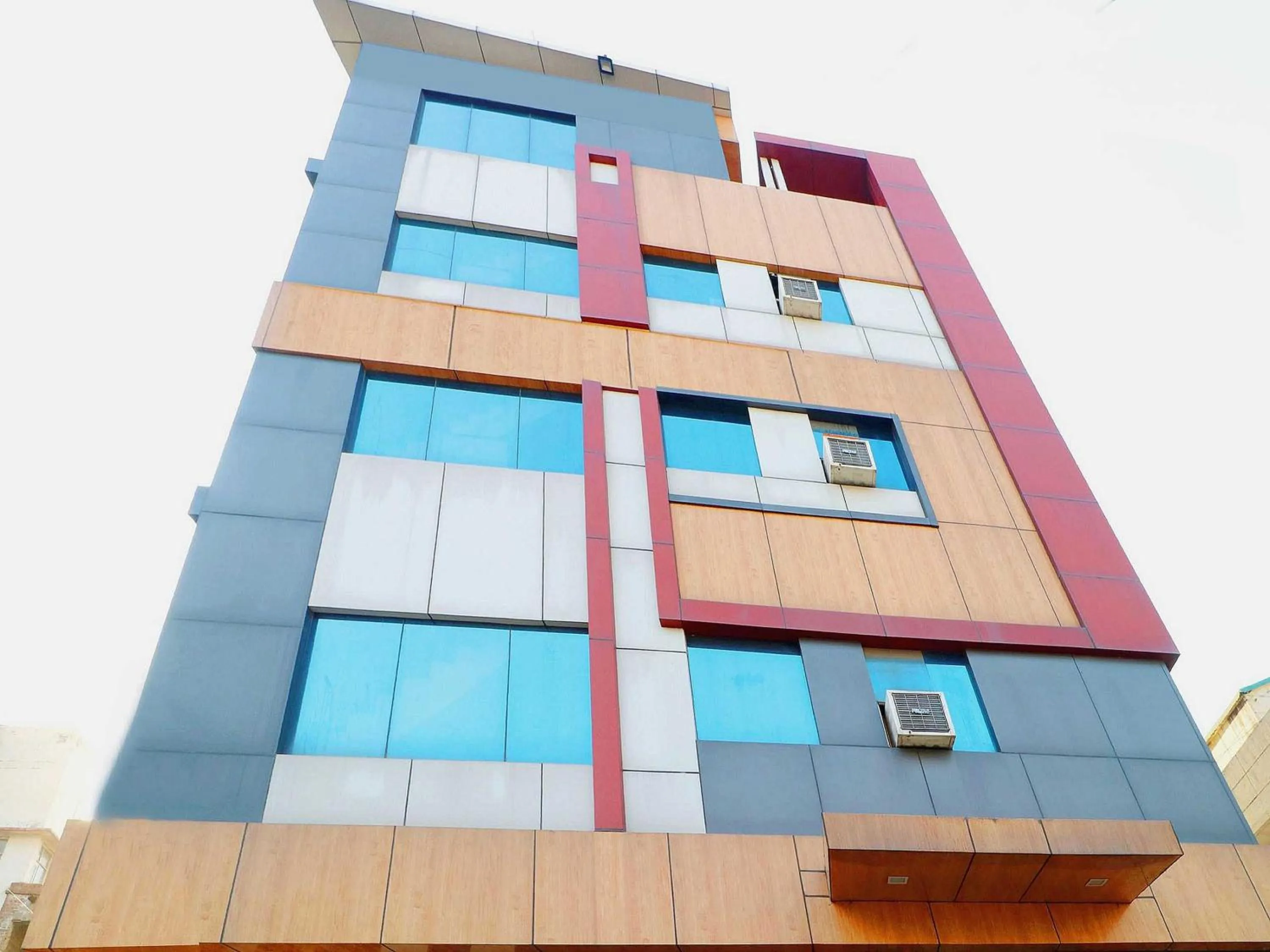 Facade/entrance in Hotel O Welcome Lounge