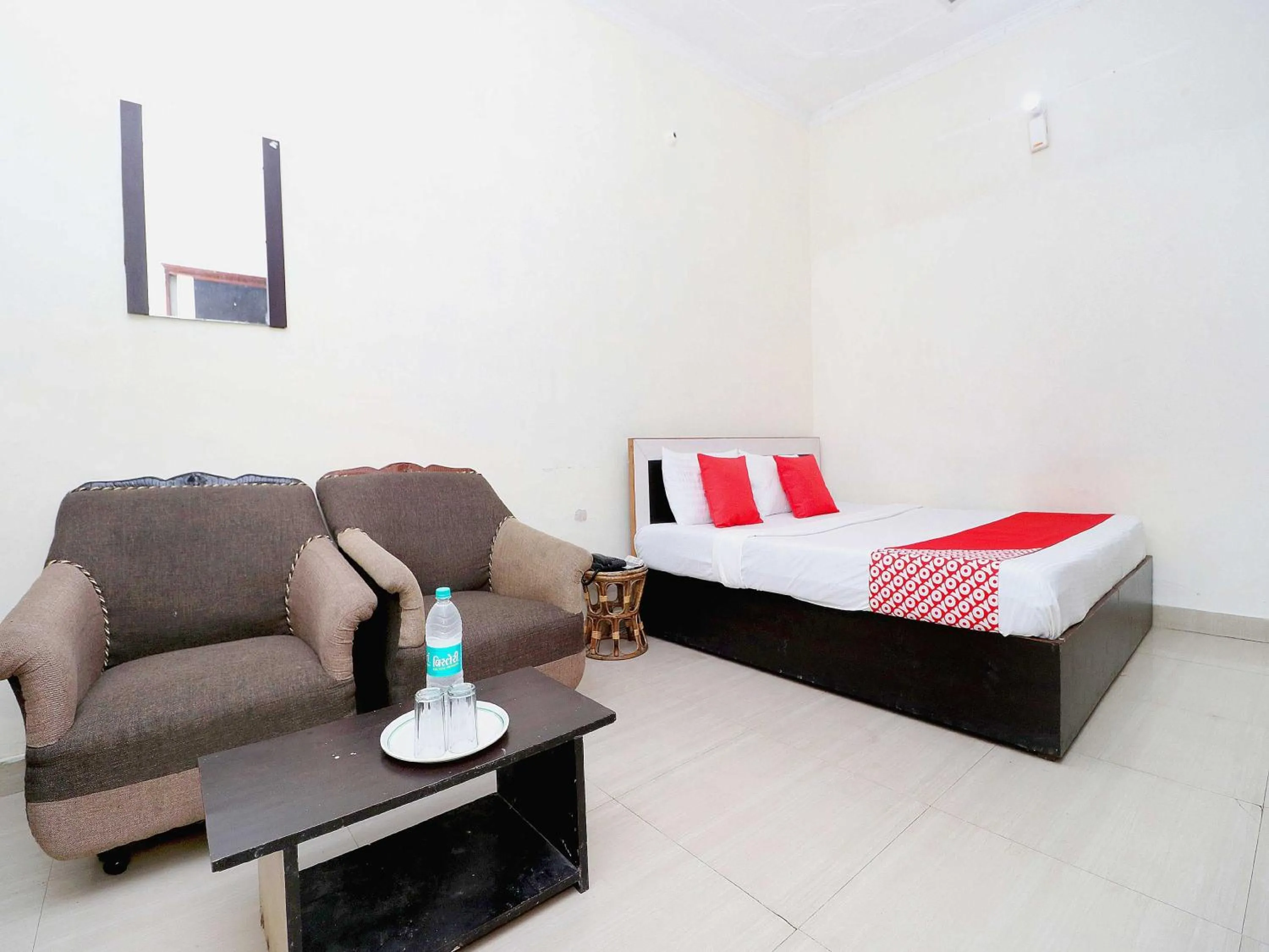 Bedroom, Bed in Hotel O Welcome Lounge