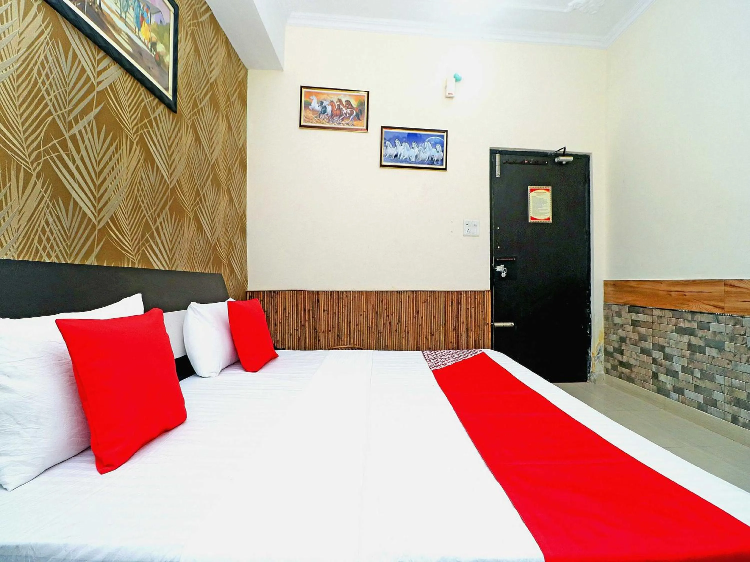 Bedroom, Bed in Hotel O Welcome Lounge