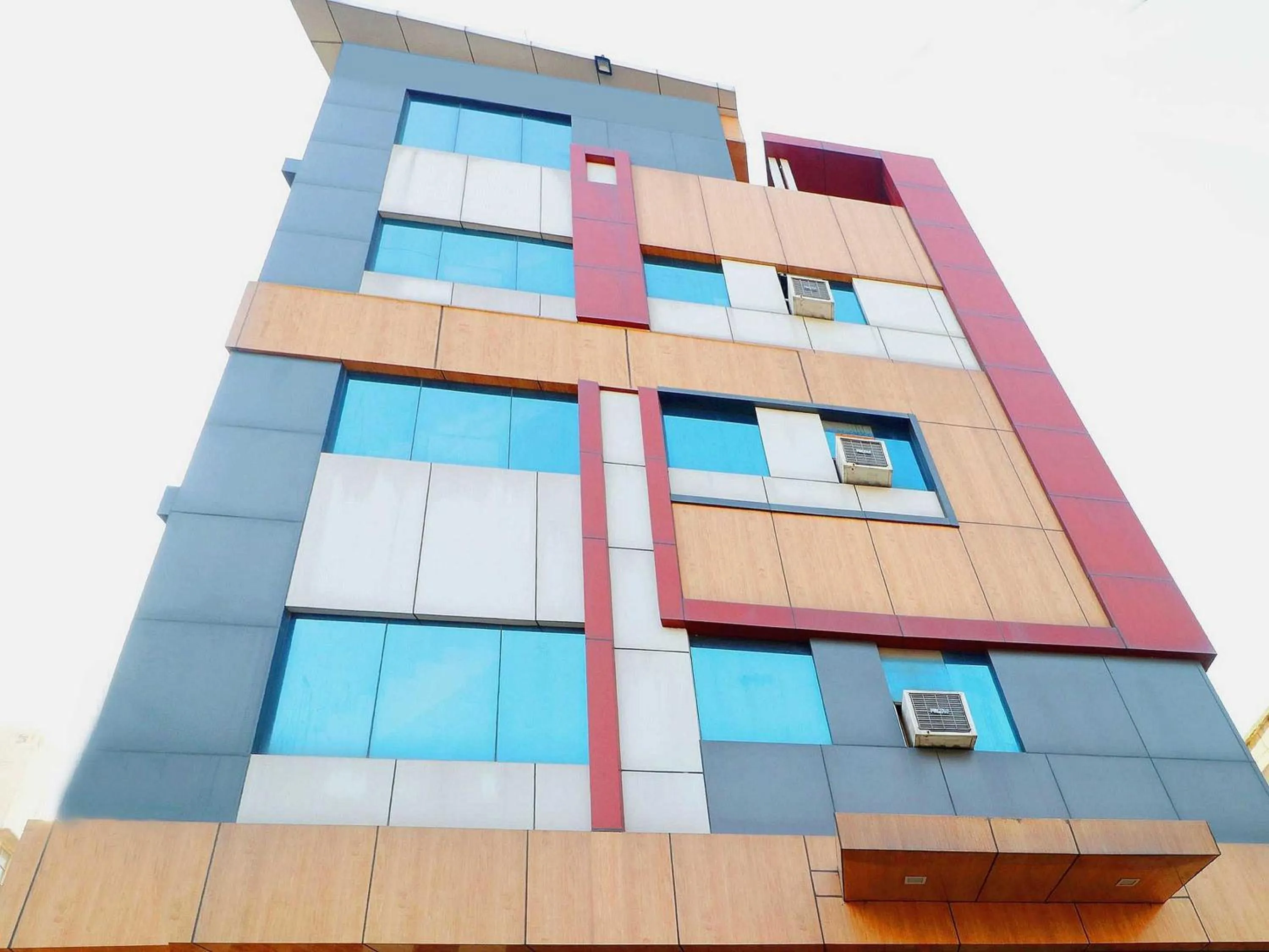 Facade/entrance in Hotel O Welcome Lounge