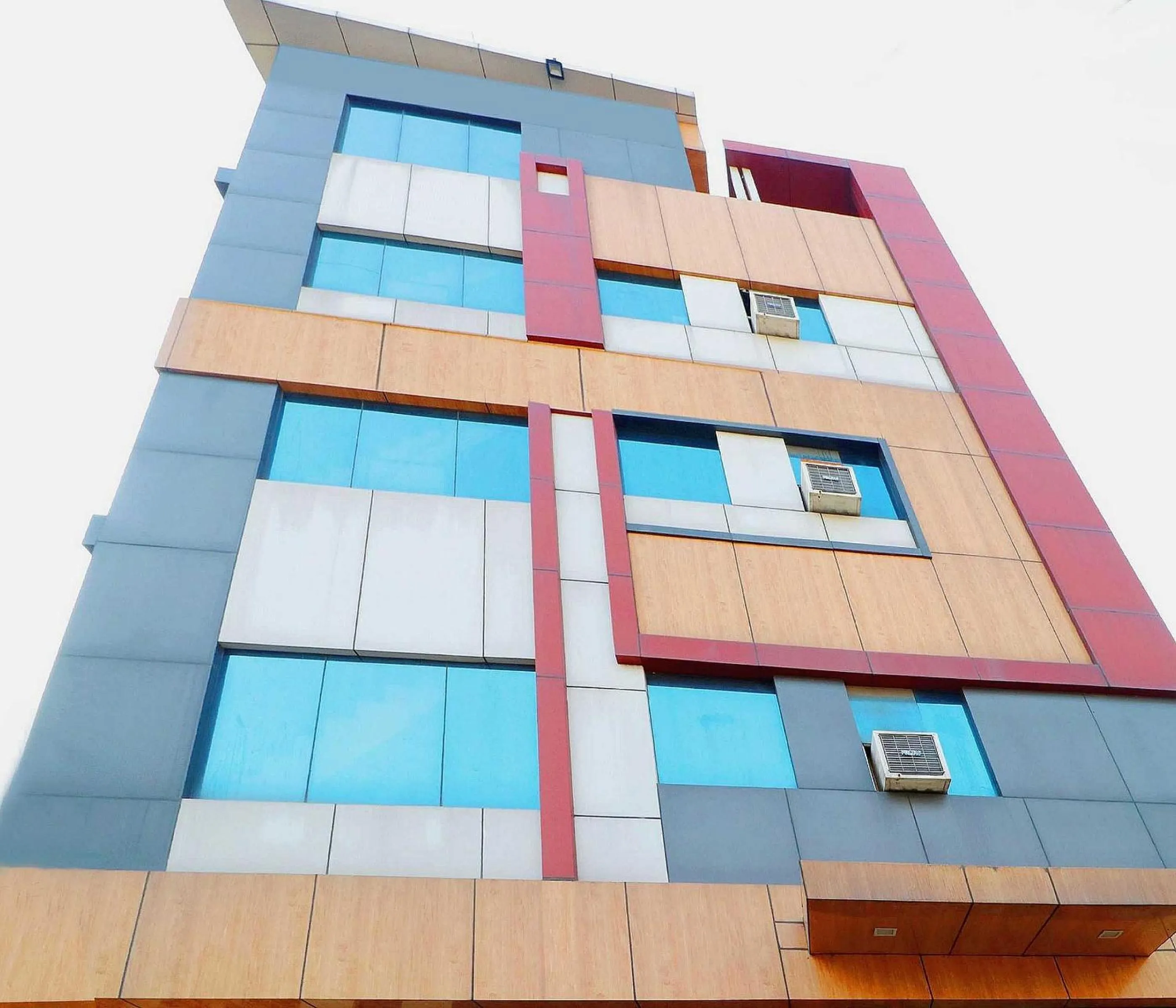 Facade/entrance in Hotel O Welcome Lounge