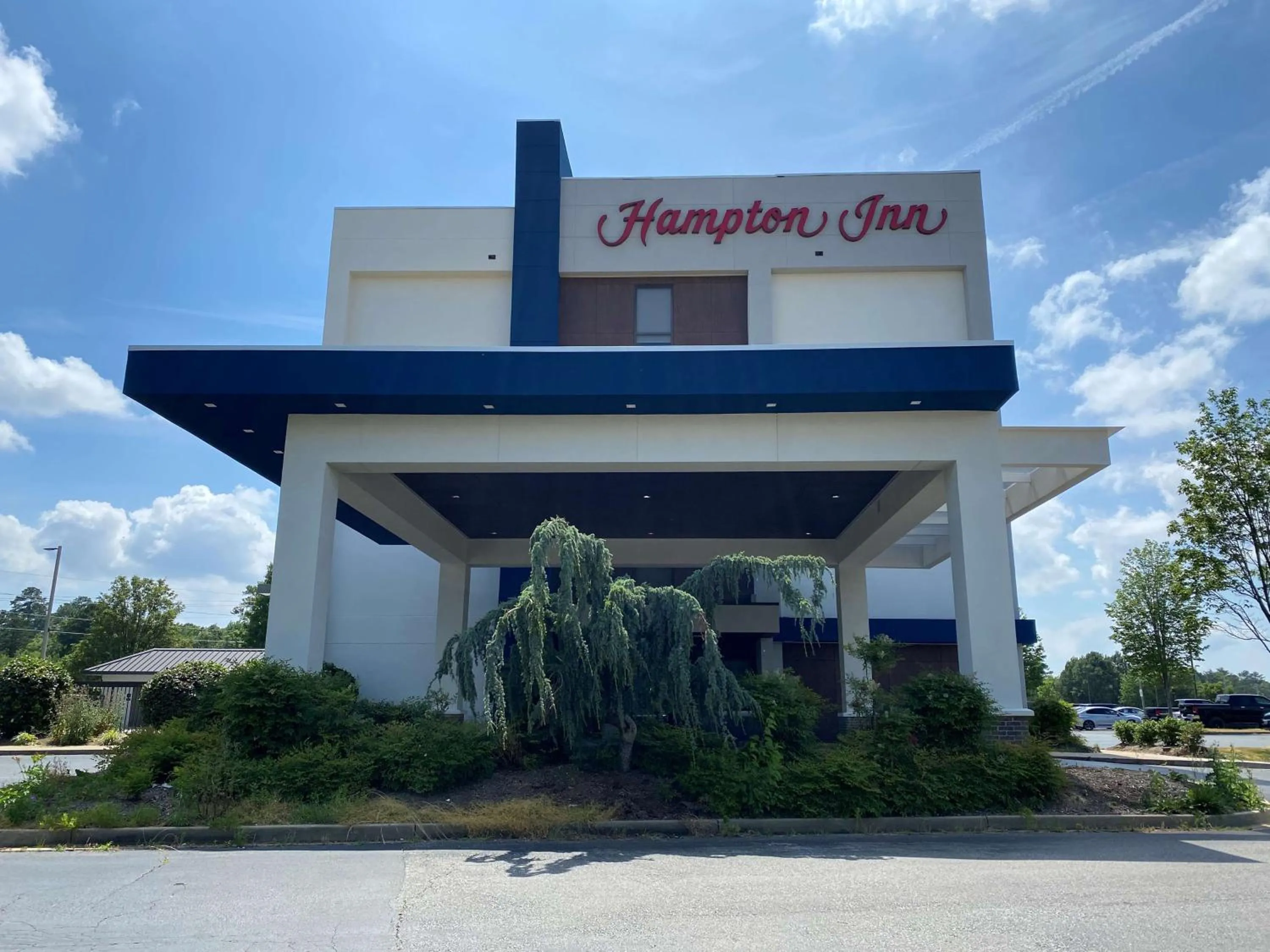 Property building in Hampton Inn Lexington Park