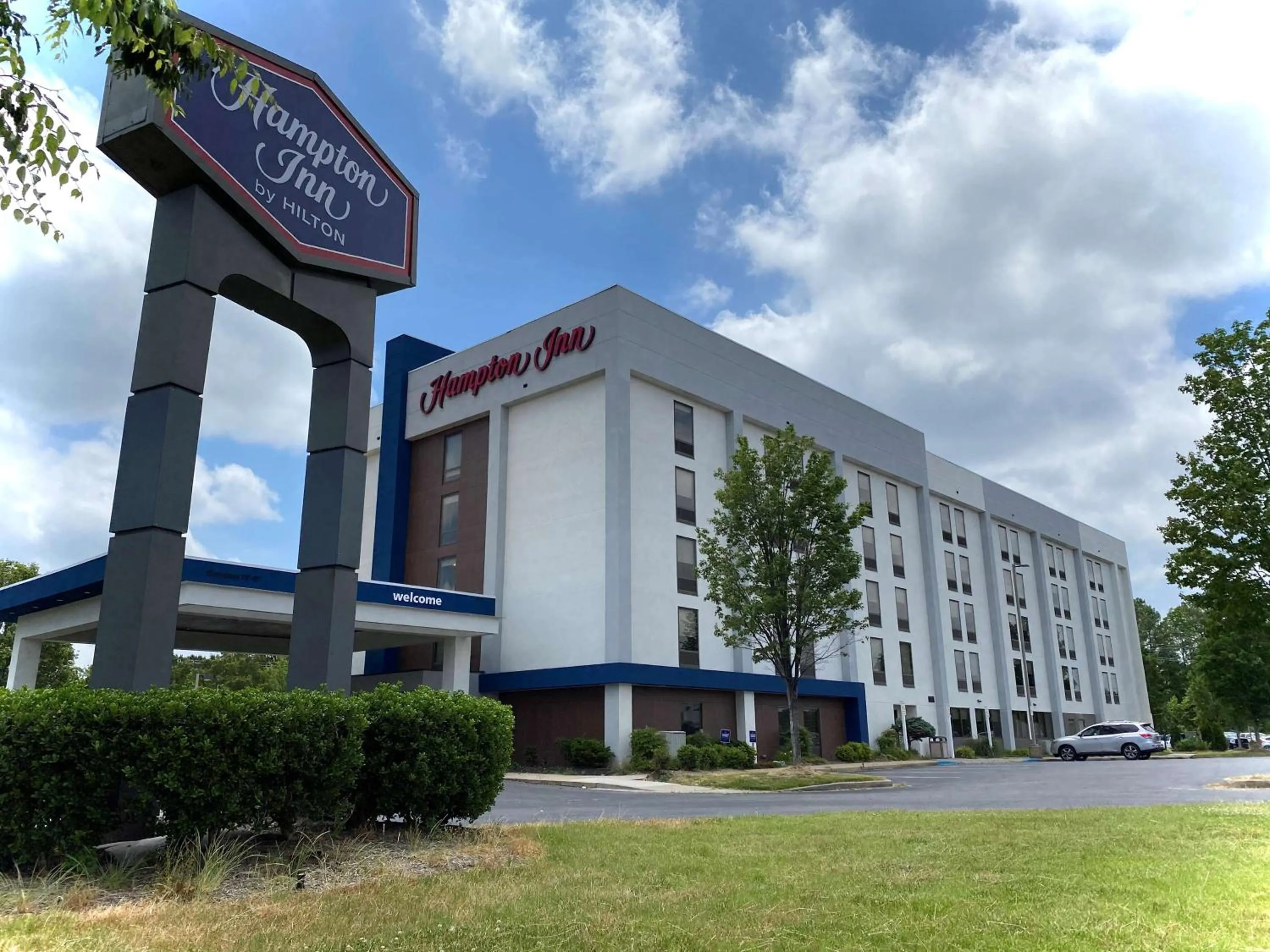 Property building in Hampton Inn Lexington Park
