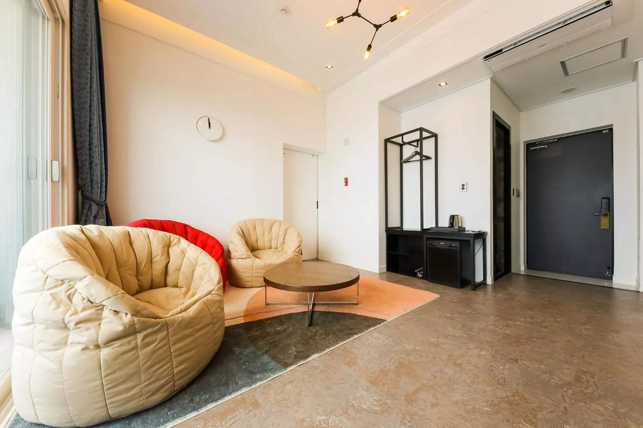 Living room in Merrymud Hotel