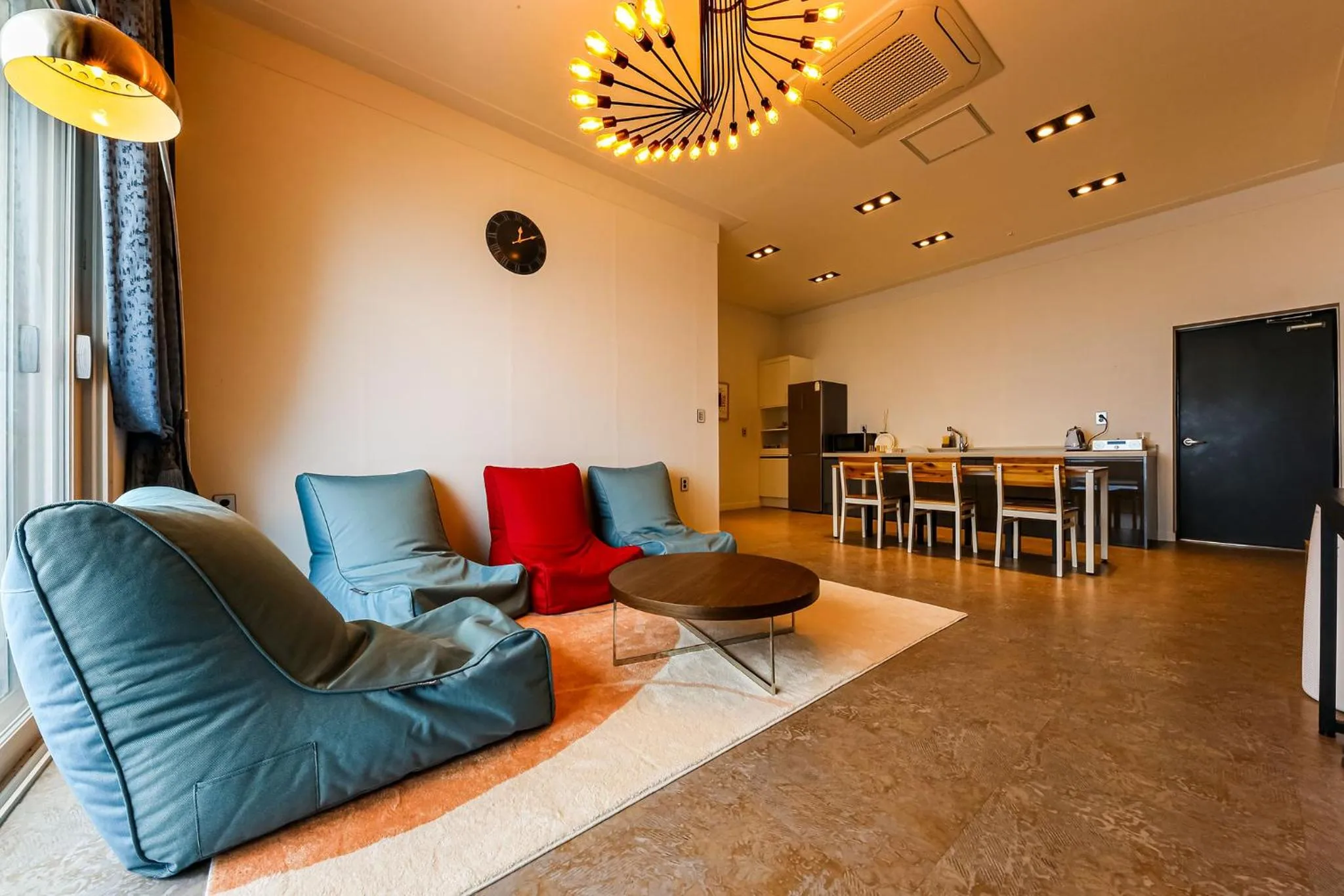 Living room in Merrymud Hotel