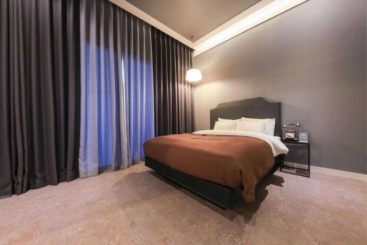 Bed in Merrymud Hotel