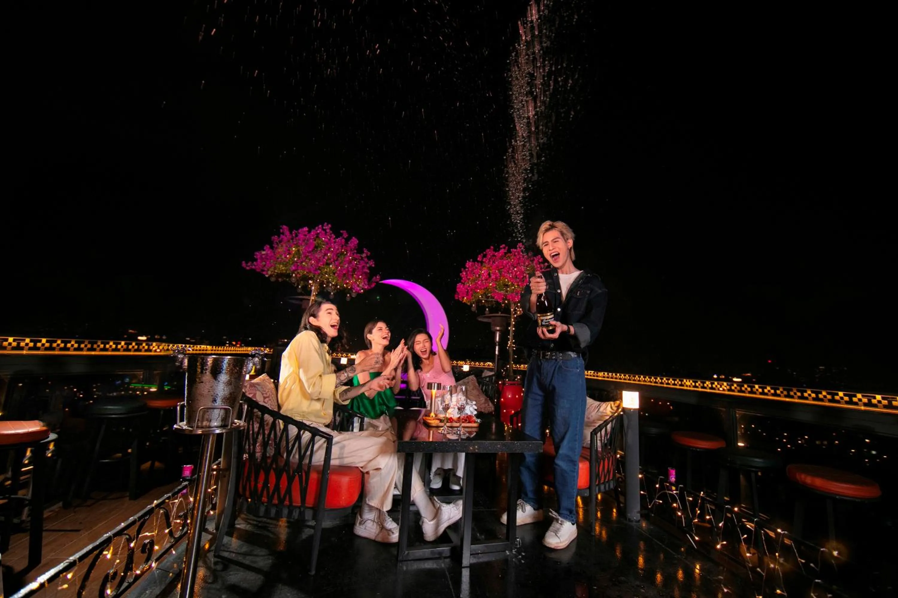 Night in Aurora Premium - A Lifestyle Hotel