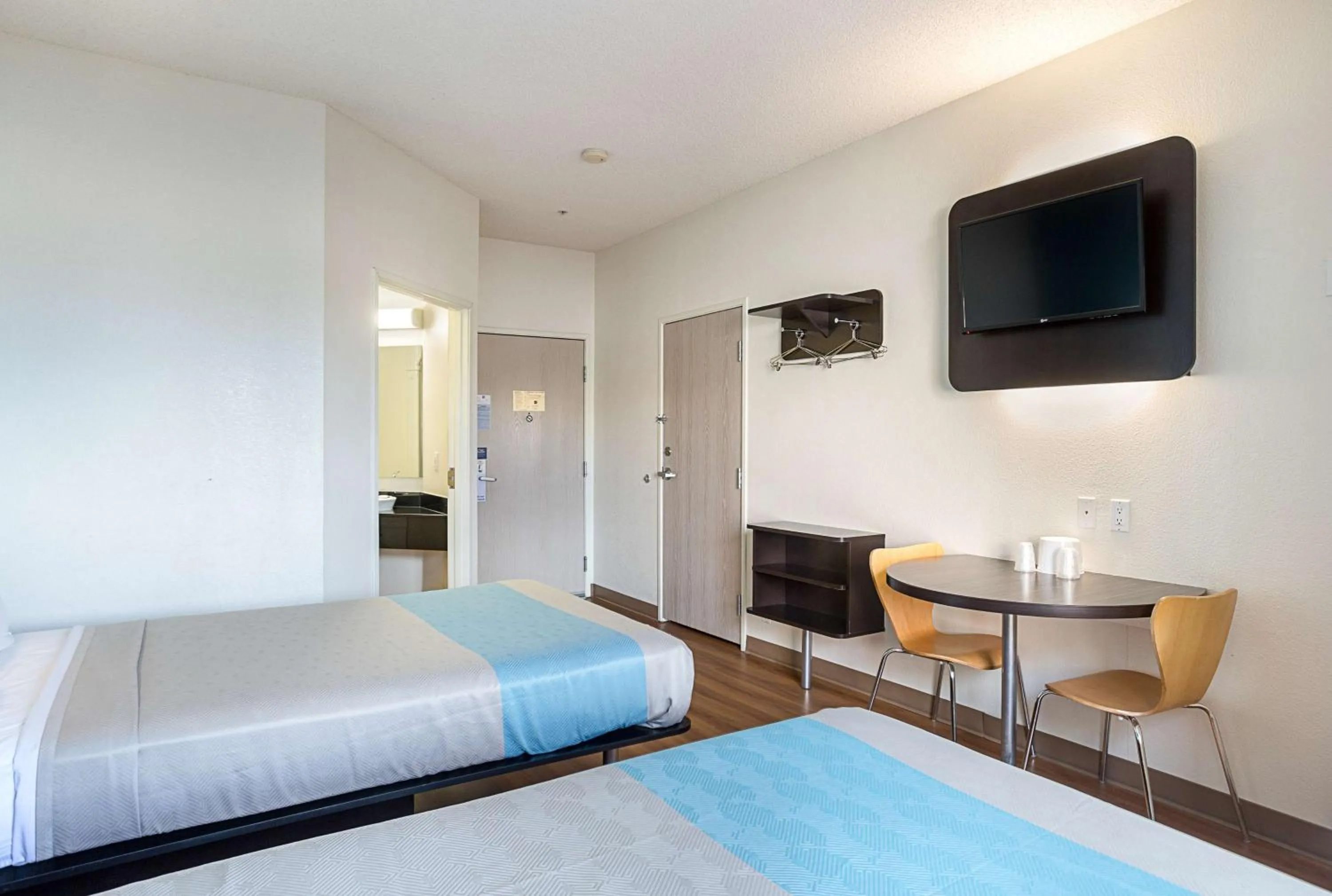 TV and multimedia, Bed in Motel 6-Page, AZ