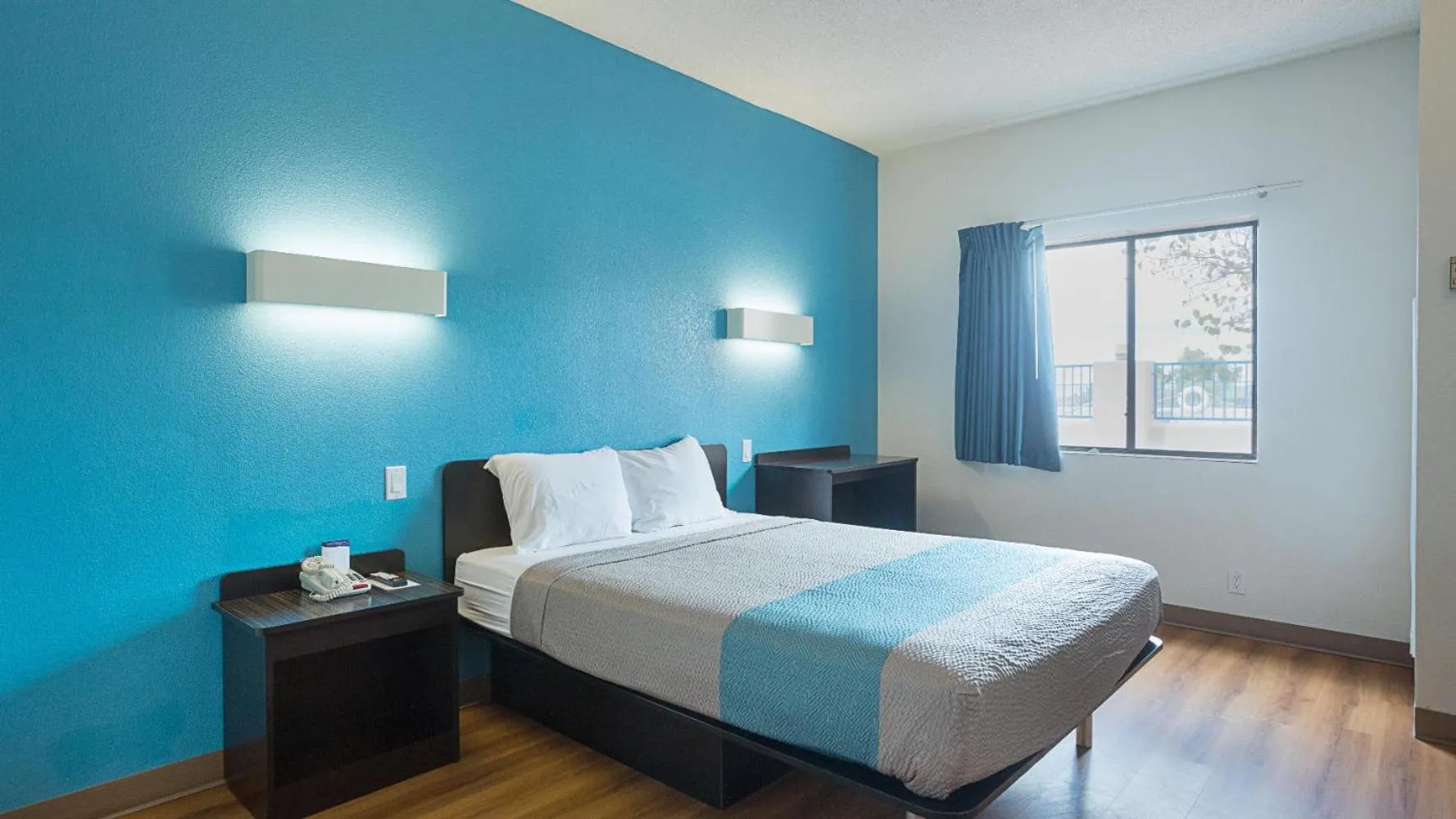 Photo of the whole room, Bed in Motel 6-Page, AZ