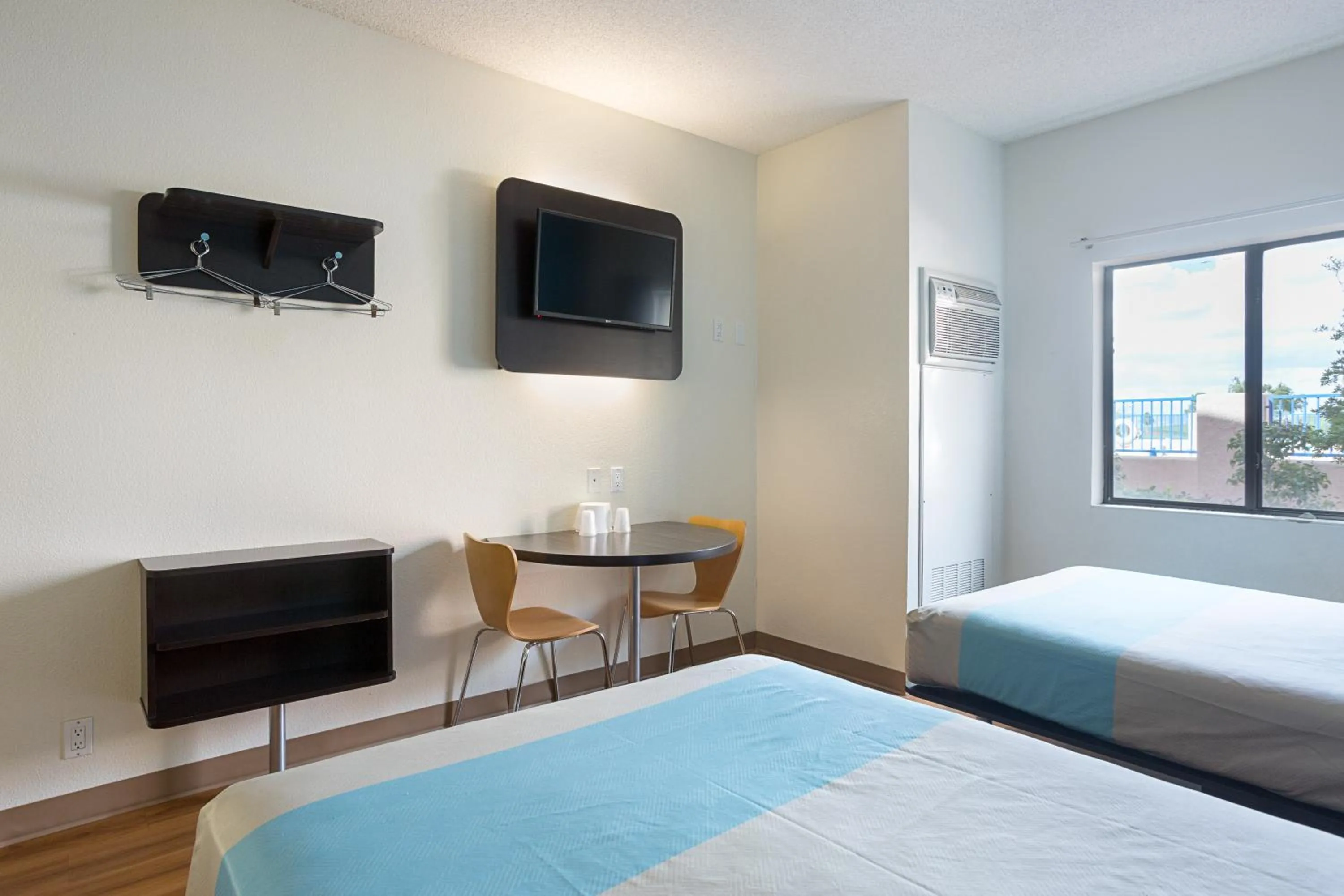 Bedroom, Bed in Motel 6-Page, AZ