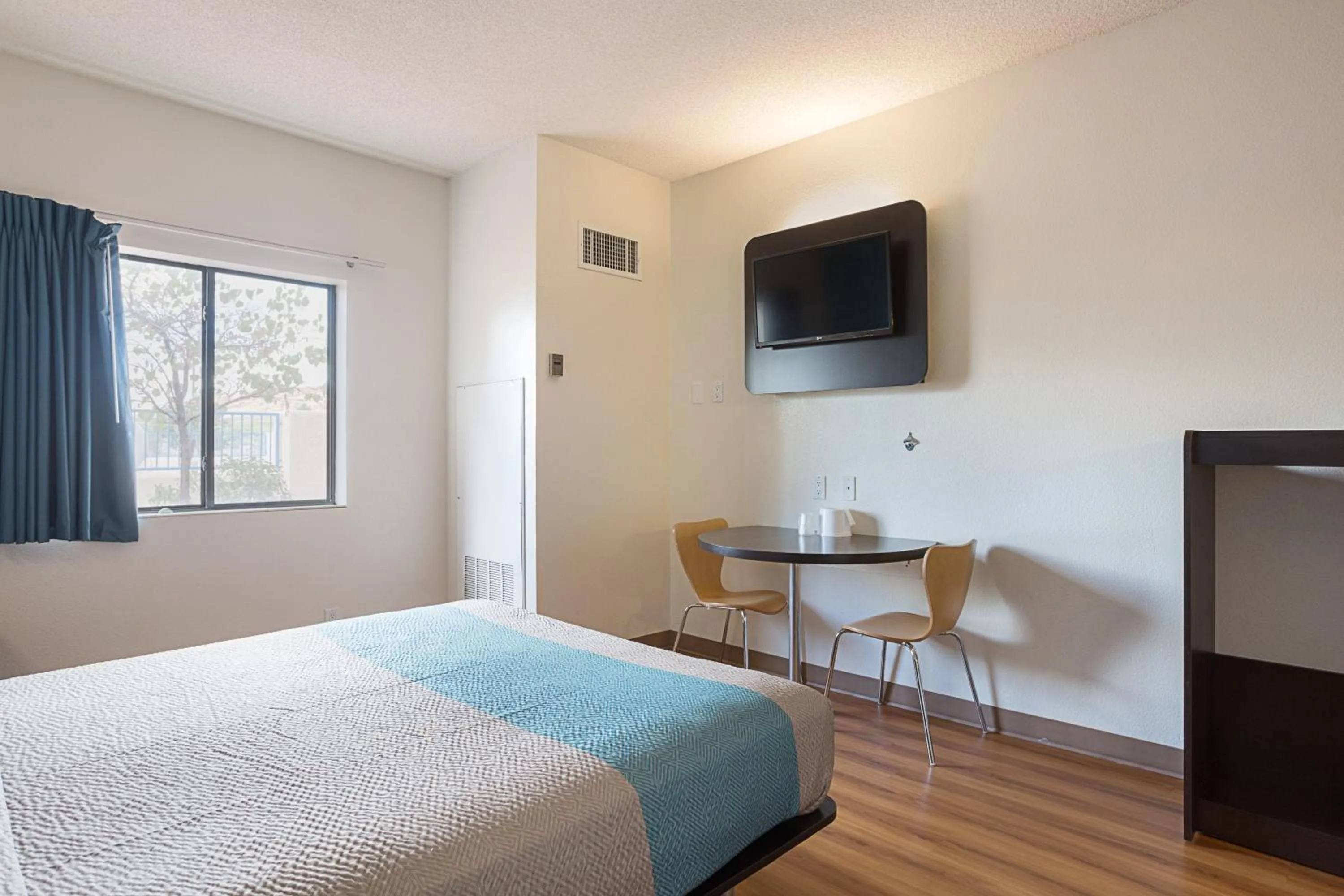 Bedroom, Bed in Motel 6-Page, AZ