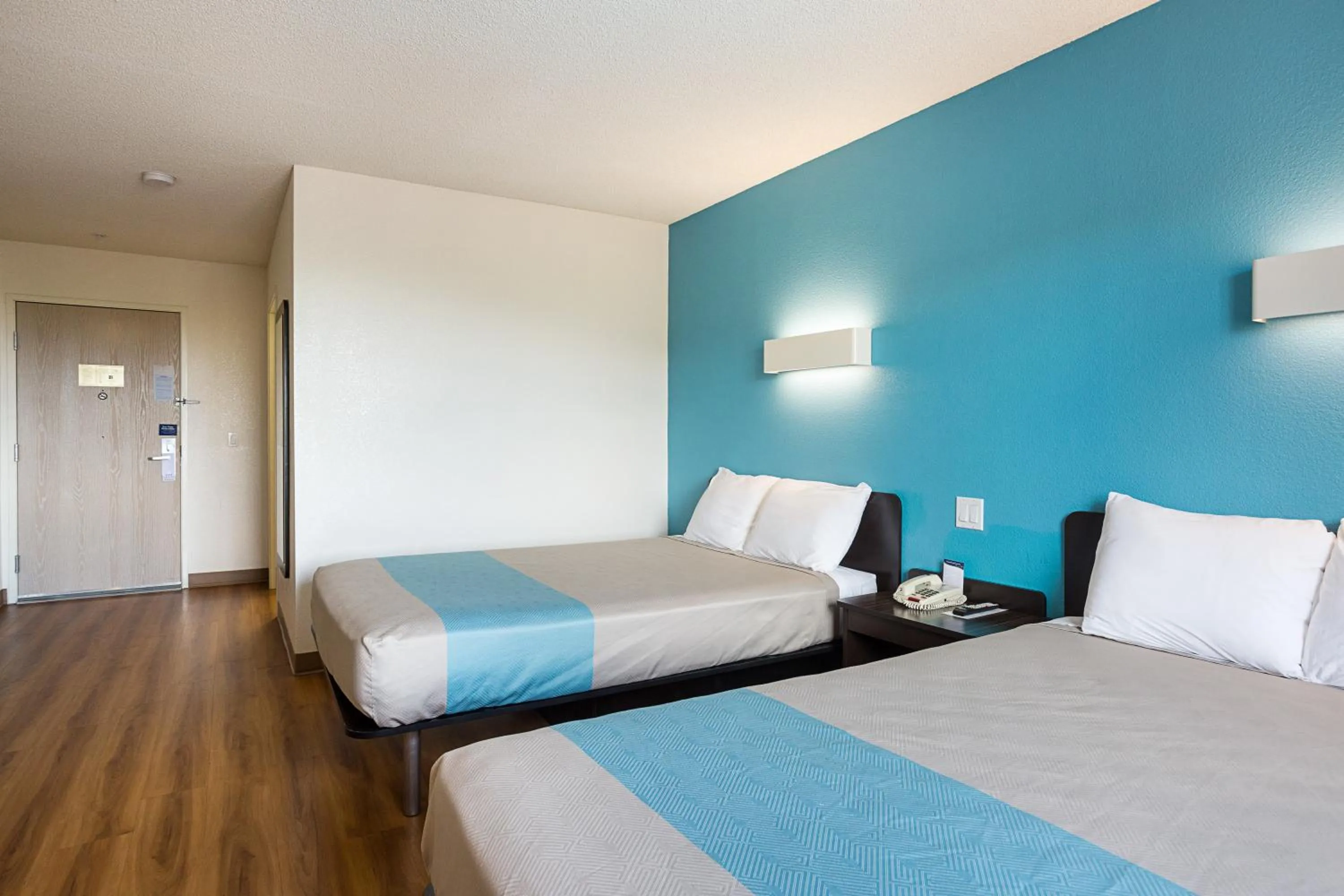 Bedroom, Bed in Motel 6-Page, AZ