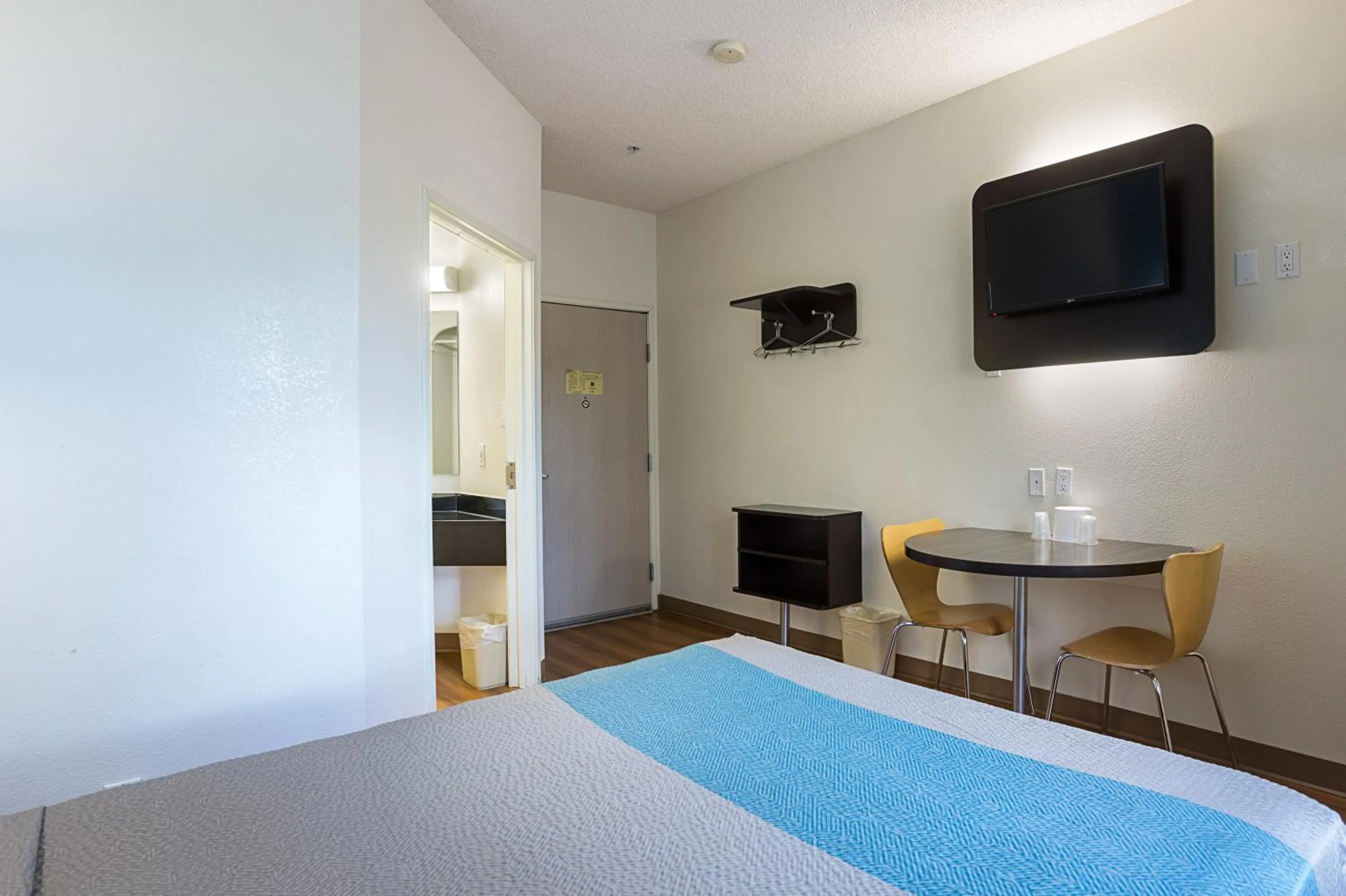 Bedroom, Bed in Motel 6-Page, AZ