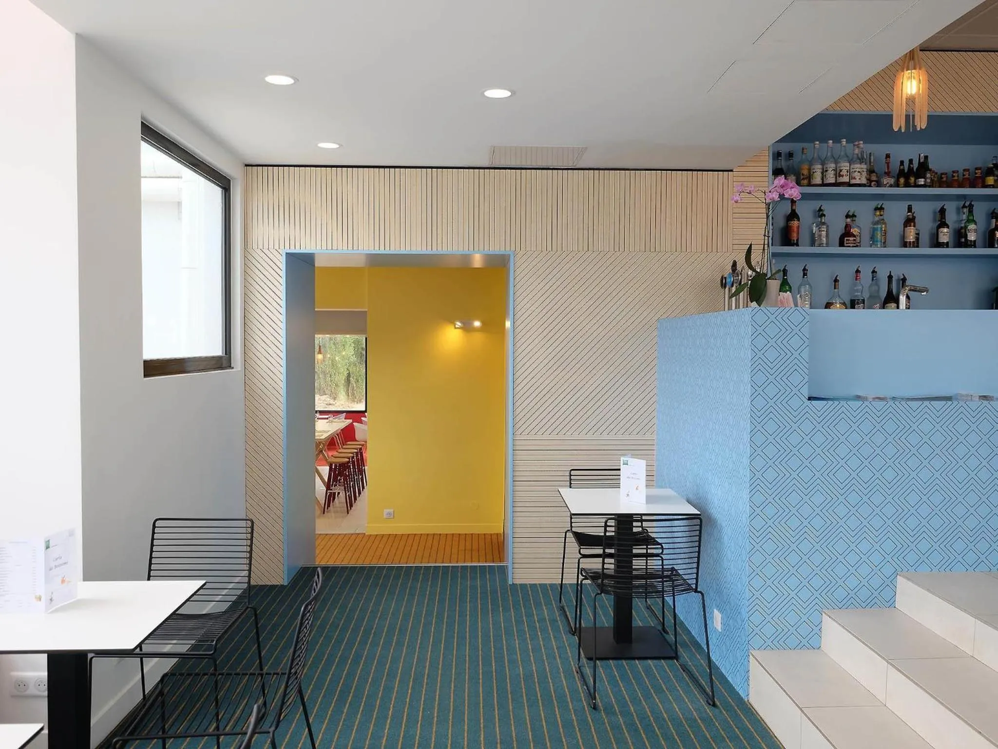 Lounge or bar in Hôtel ibis Styles Auxerre Nord