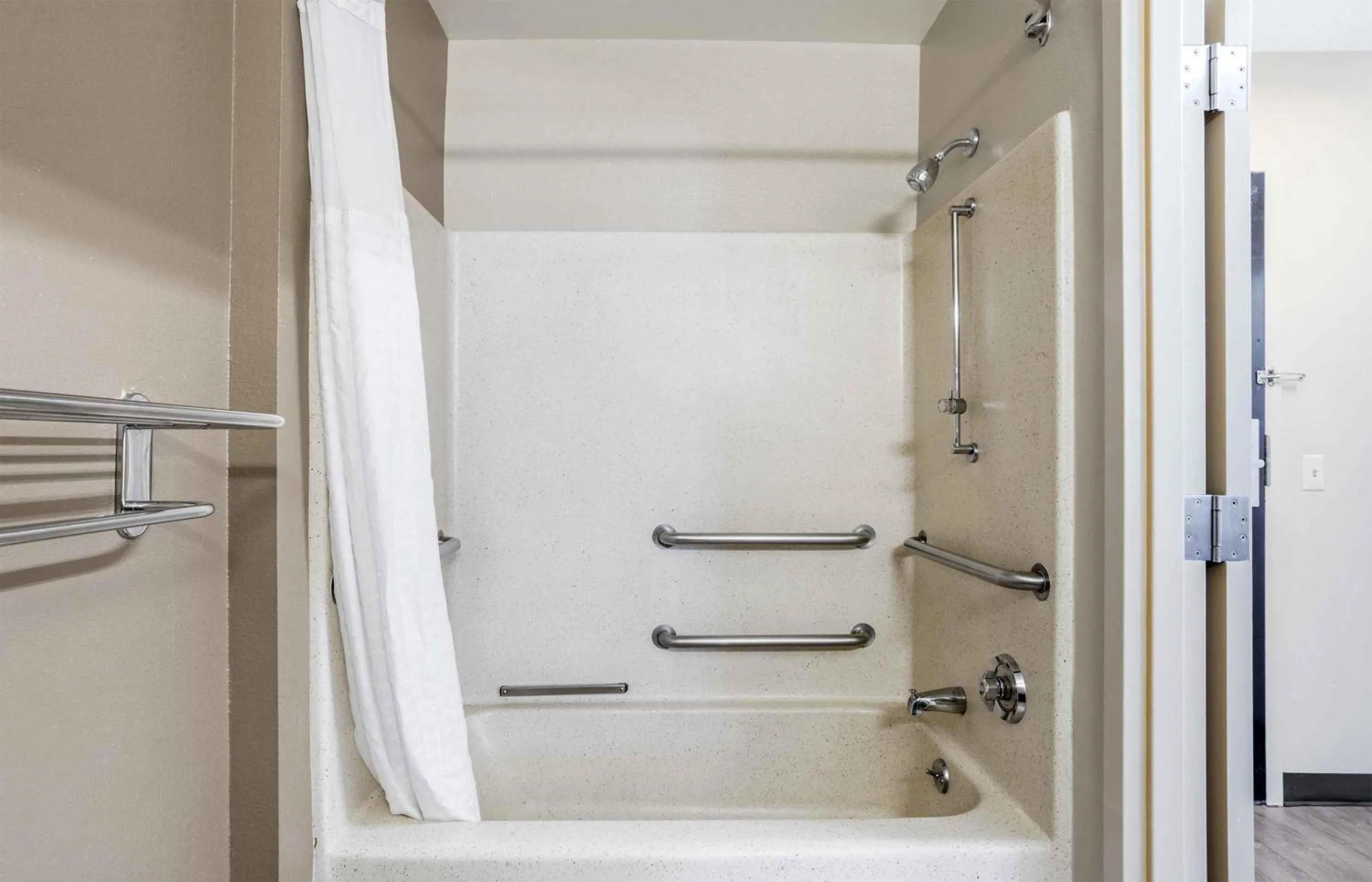 Bathroom in Extended Stay America Suites - San Rafael - Francisco Blvd East