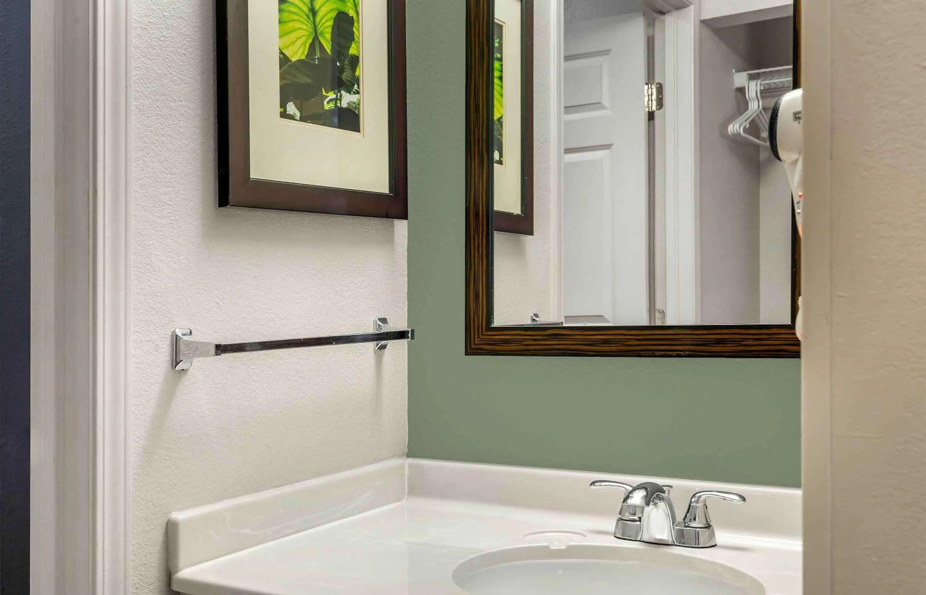 Bathroom in Extended Stay America Suites - Boston - Westborough - Computer Dr