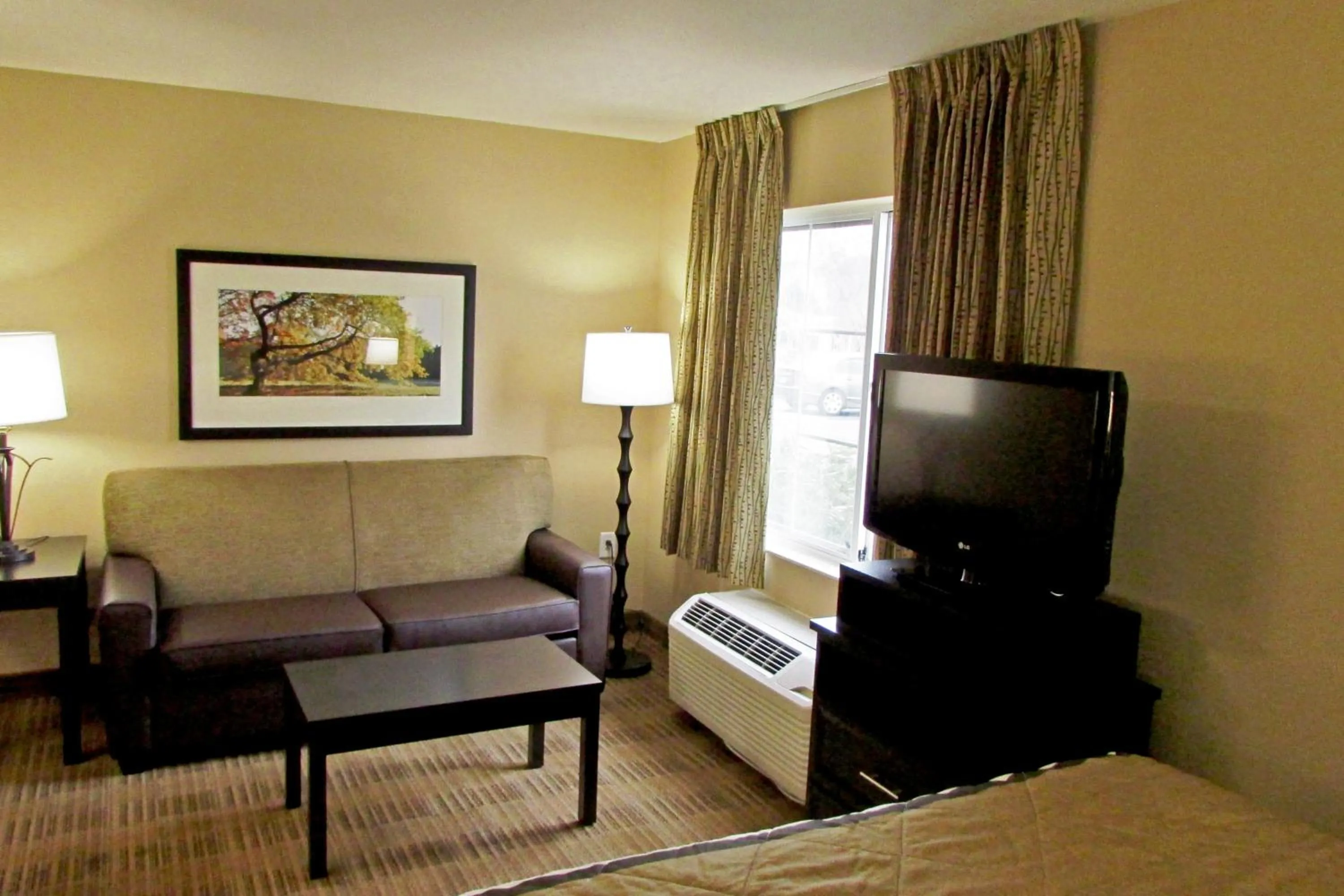TV and multimedia in Extended Stay America Suites - Boston - Westborough - Computer Dr