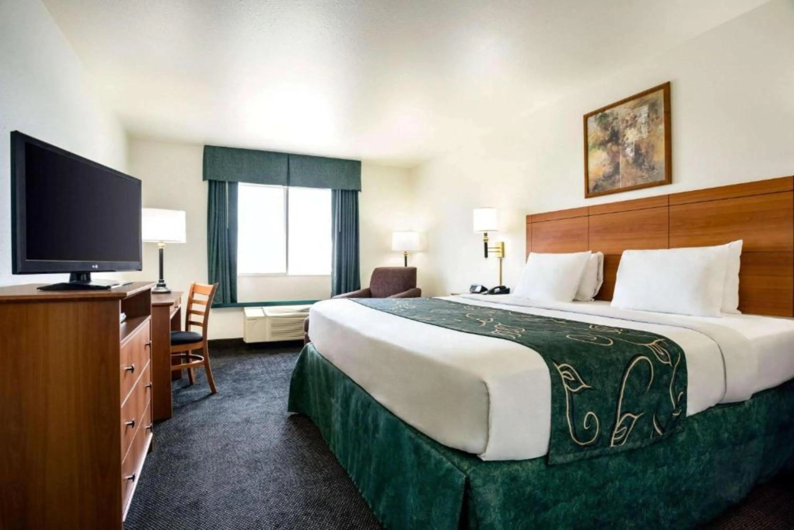 Bed in Travelodge by Wyndham Bill WY Thunder Basin Ntl Grassland