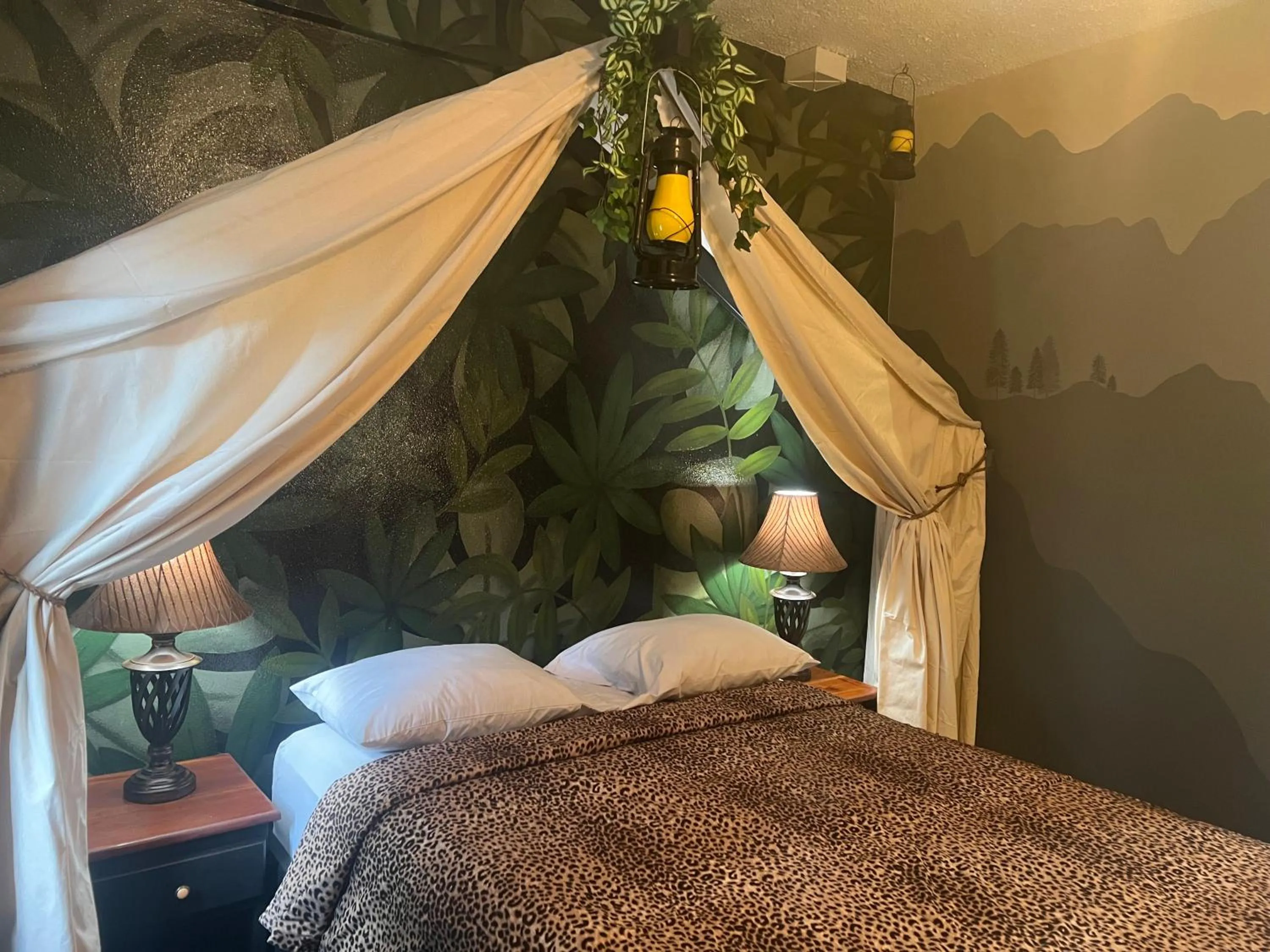 Bedroom, Bed in Belize Budget Suites