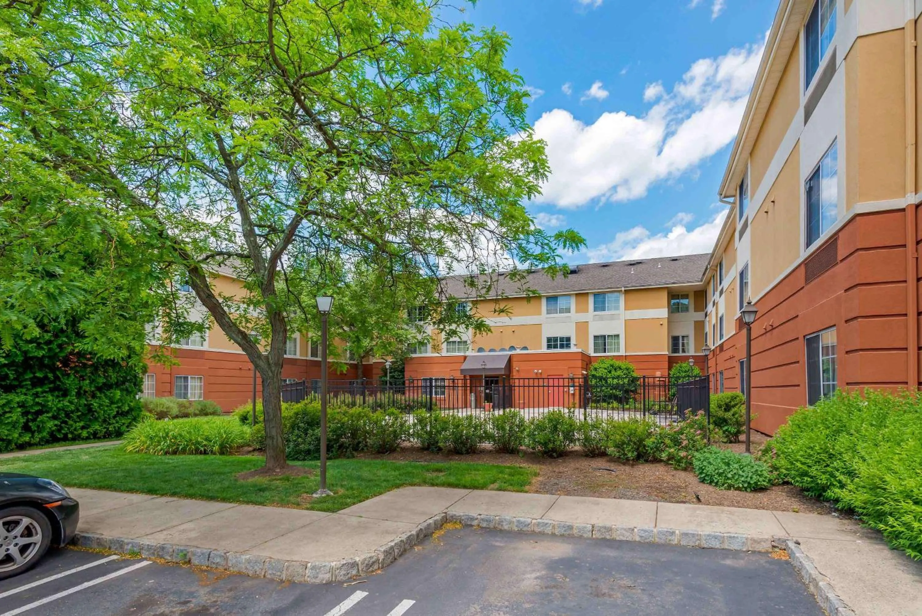 Property building in Extended Stay America Suites - Piscataway - Rutgers University