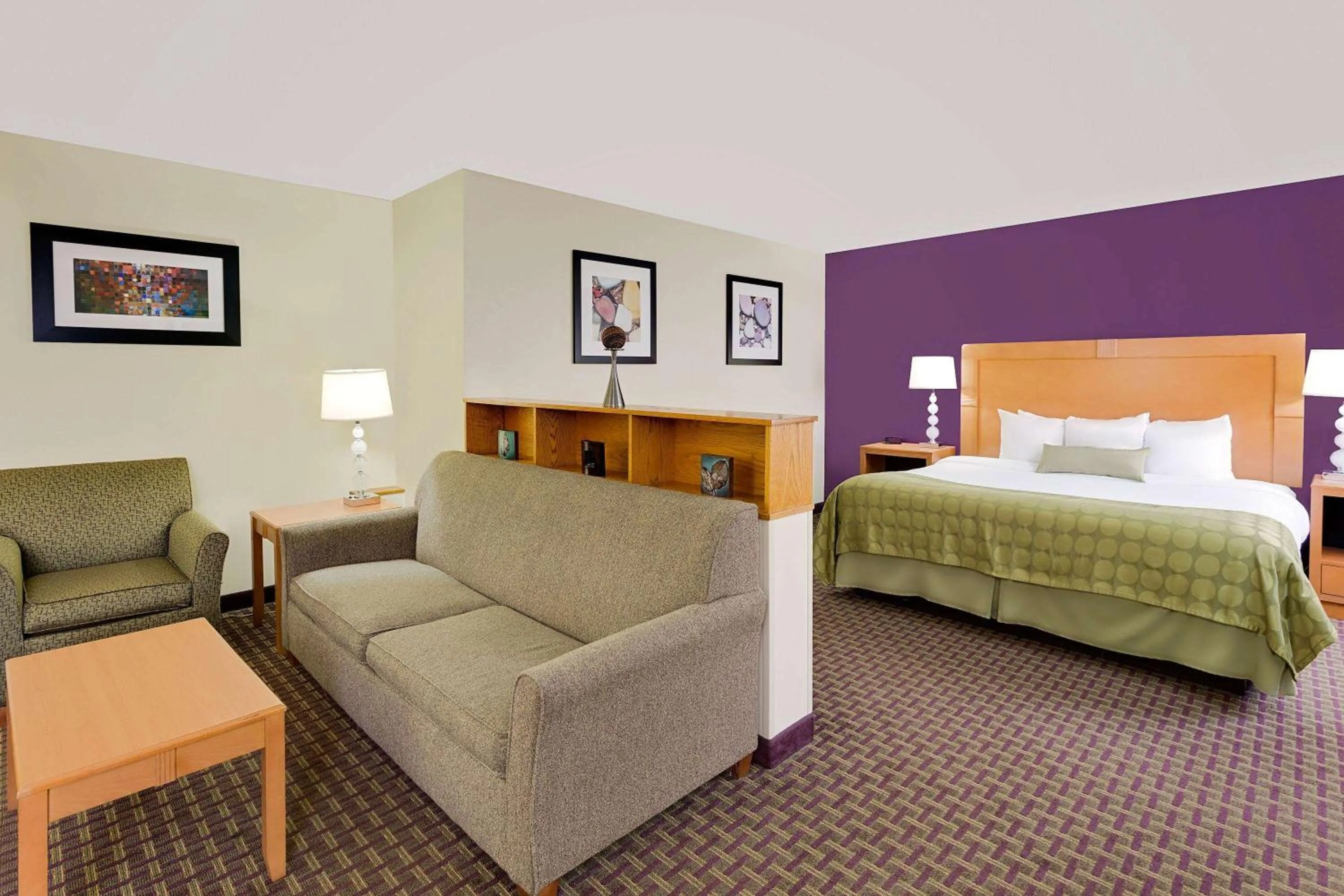 Photo of the whole room, Bed in Ramada by Wyndham Marquette