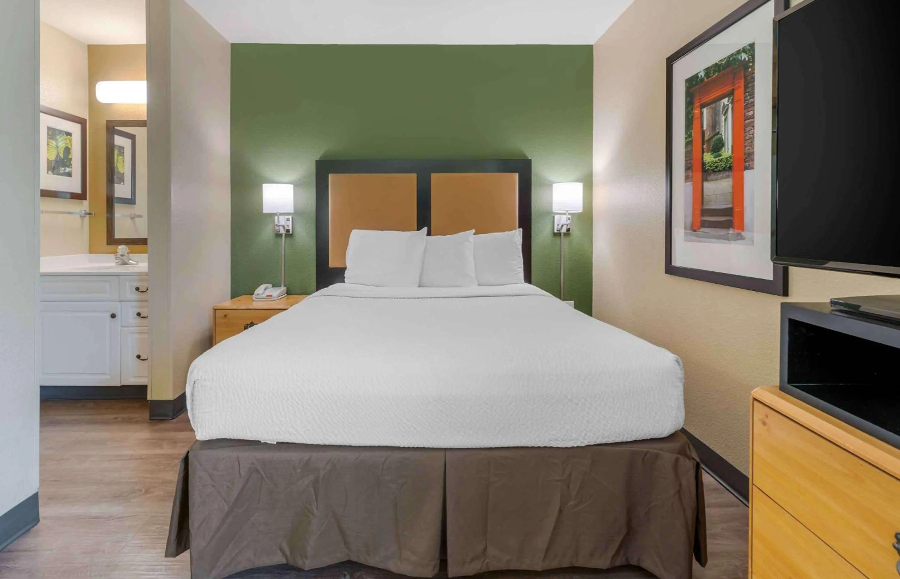 Bedroom, Bed in Extended Stay America Suites - Pleasanton - Chabot Dr