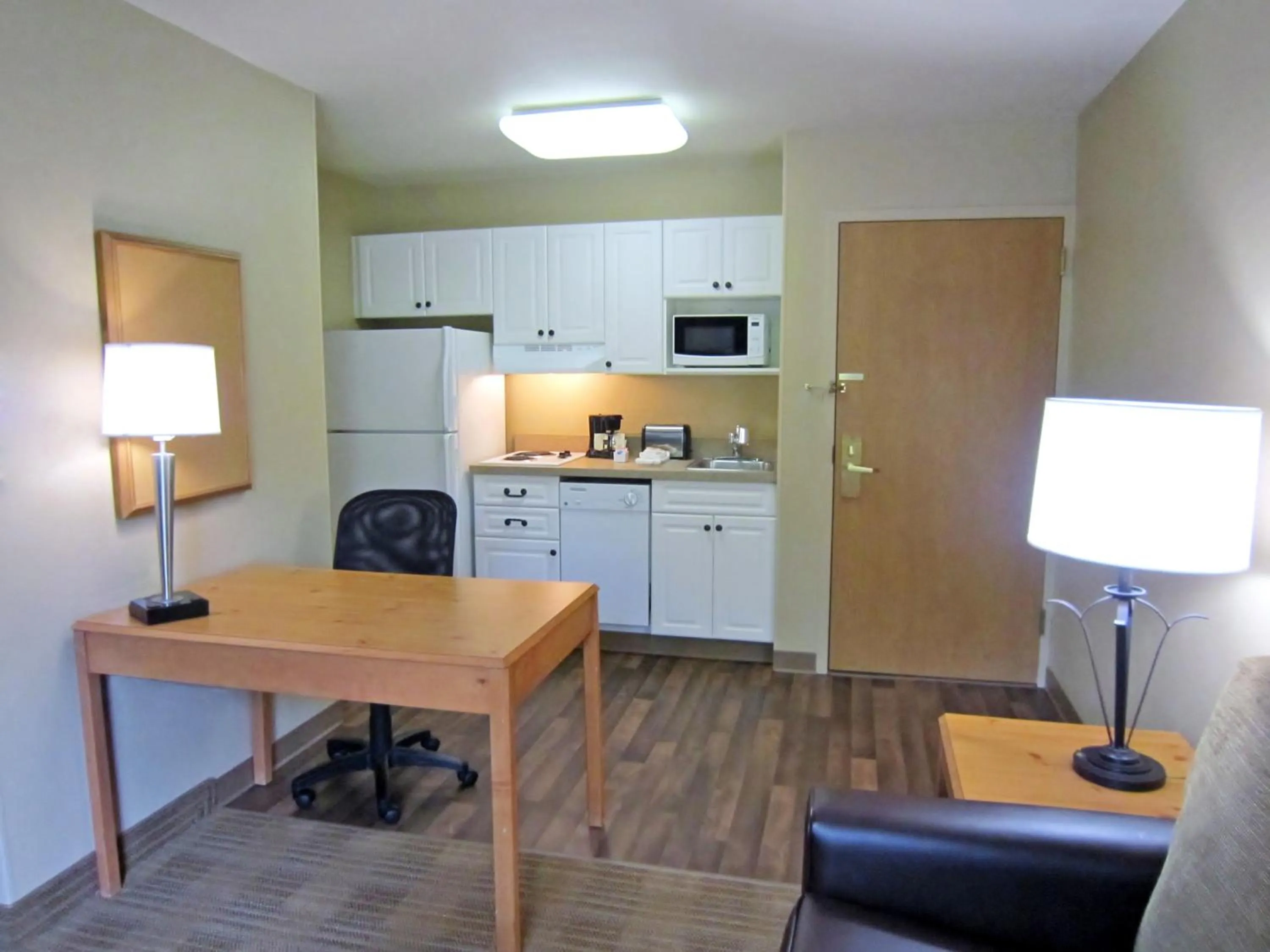 Kitchen or kitchenette in Extended Stay America Suites - Pleasanton - Chabot Dr