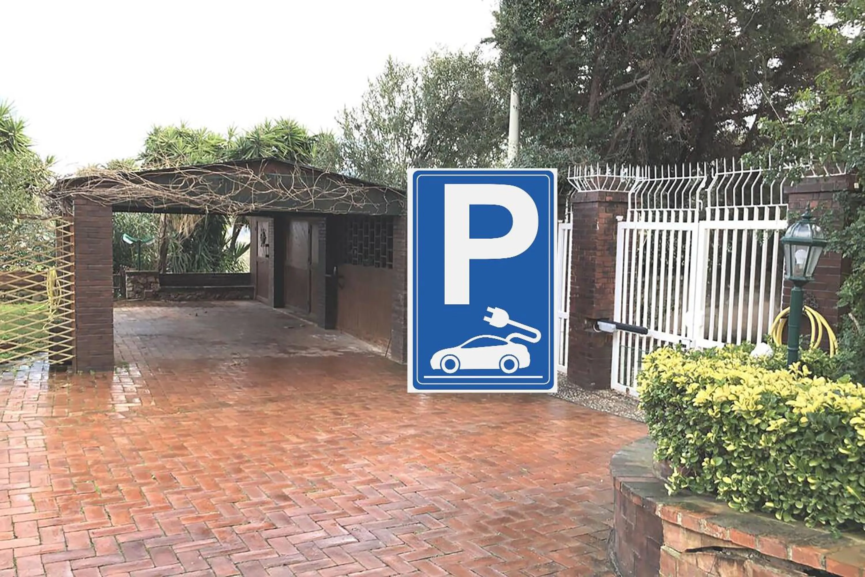 Parking in Small Paradise Palermo