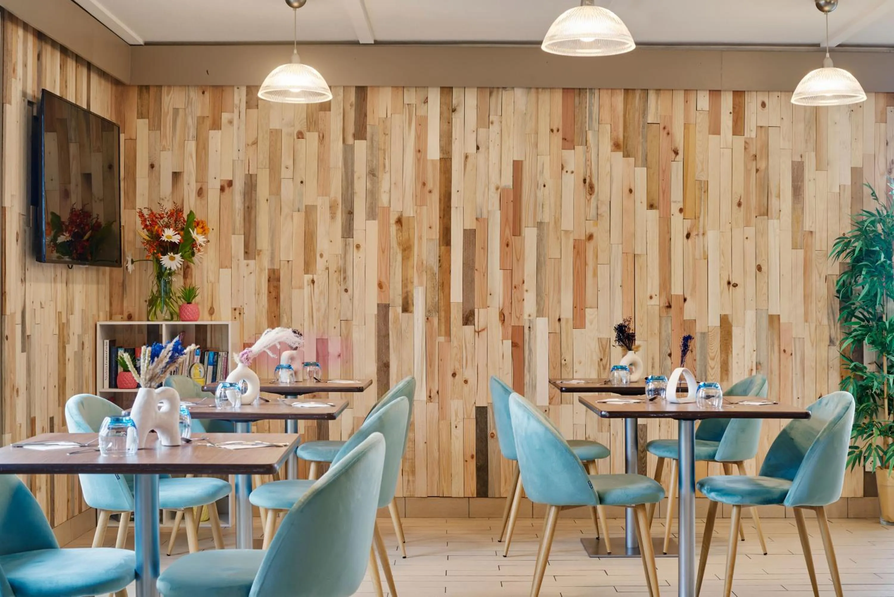 Restaurant/places to eat in The Originals City, Hôtel A Pic, Cherbourg