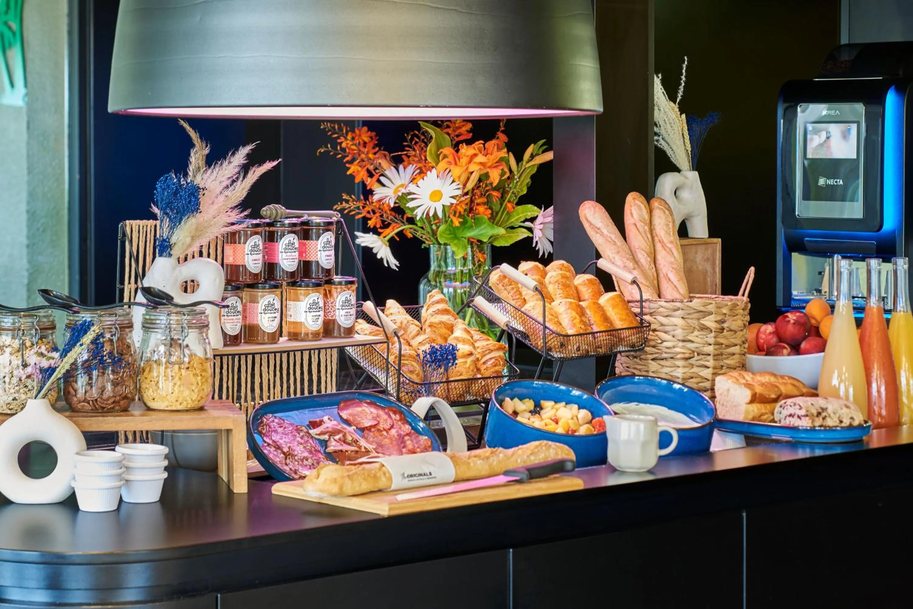 Food and drinks in The Originals City, Hôtel A Pic, Cherbourg